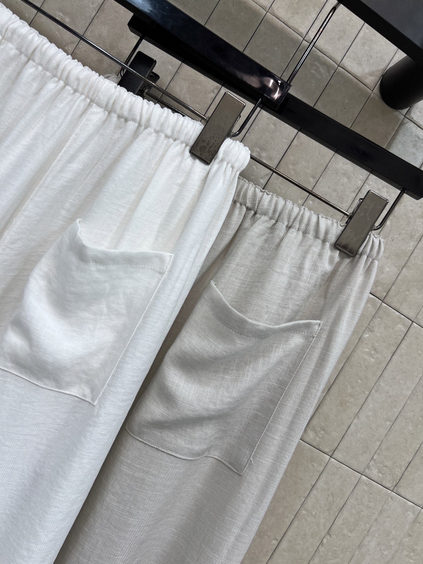 MIU家 26夏季新款 抽绳阔腿长裤 高腰松紧+抽绳设计 修饰腰线还很灵活 宽松直筒裤型遮肉显瘦 梨形身