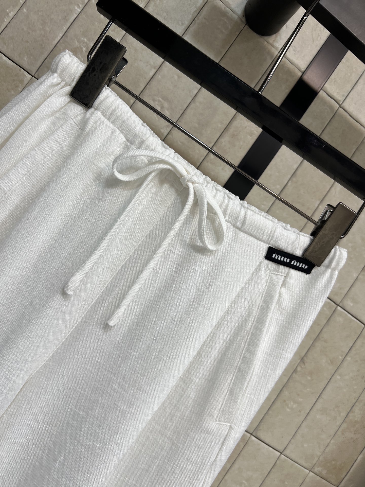MIU家 26夏季新款 抽绳阔腿长裤 高腰松紧+抽绳设计 修饰腰线还很灵活 宽松直筒裤型遮肉显瘦 梨形身