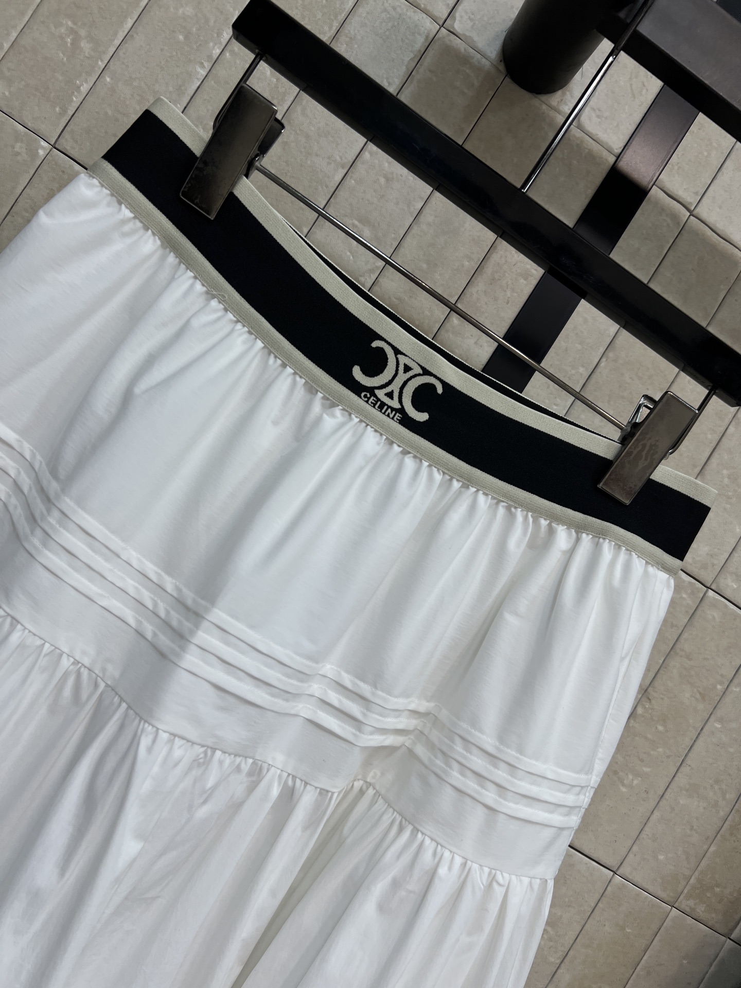 CE家 26夏季新款 花边拼接半身裙 采用纯棉材质 柔软舒适 高腰松紧+黑色字母织带 精致感满满 下摆花