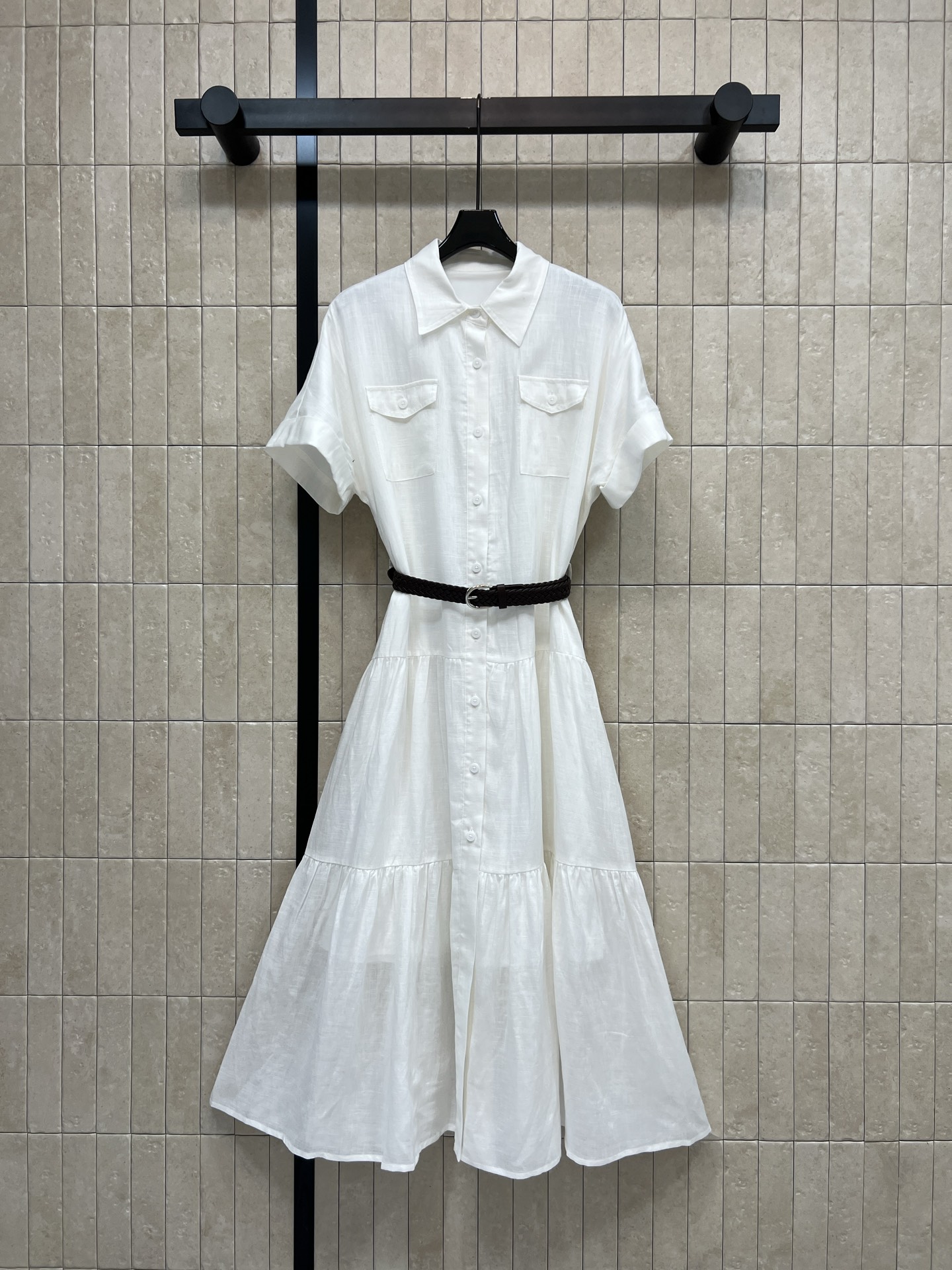 26夏季新款 亚麻衬衫连衣裙 亚麻面料轻薄透气 夏天穿超舒服～白色简约设计 翻领+短袖+双口袋 干练又实