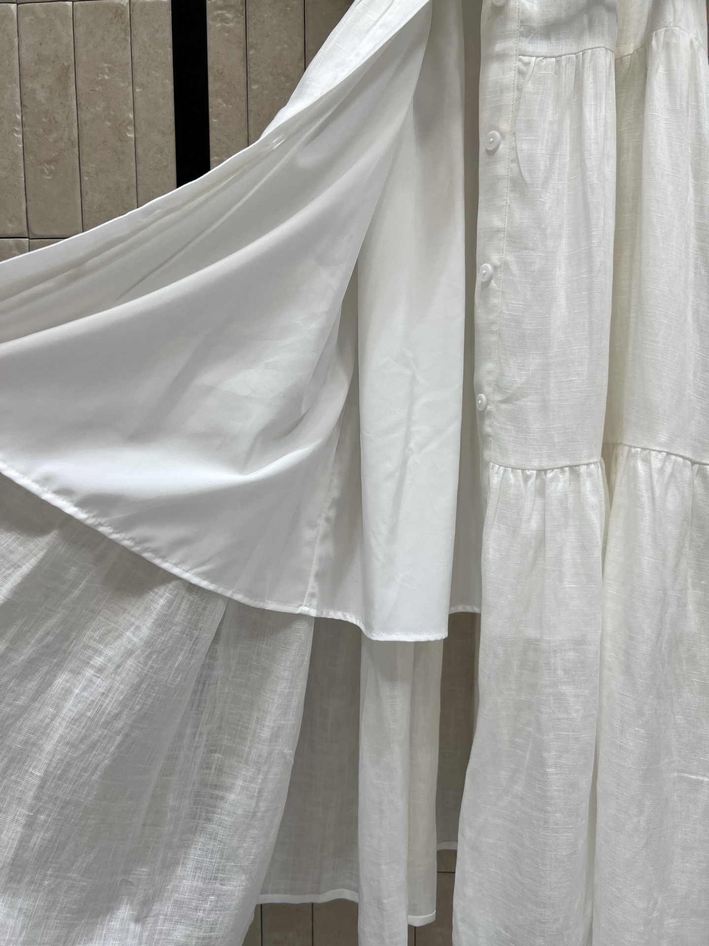 26夏季新款 亚麻衬衫连衣裙 亚麻面料轻薄透气 夏天穿超舒服～白色简约设计 翻领+短袖+双口袋 干练又实