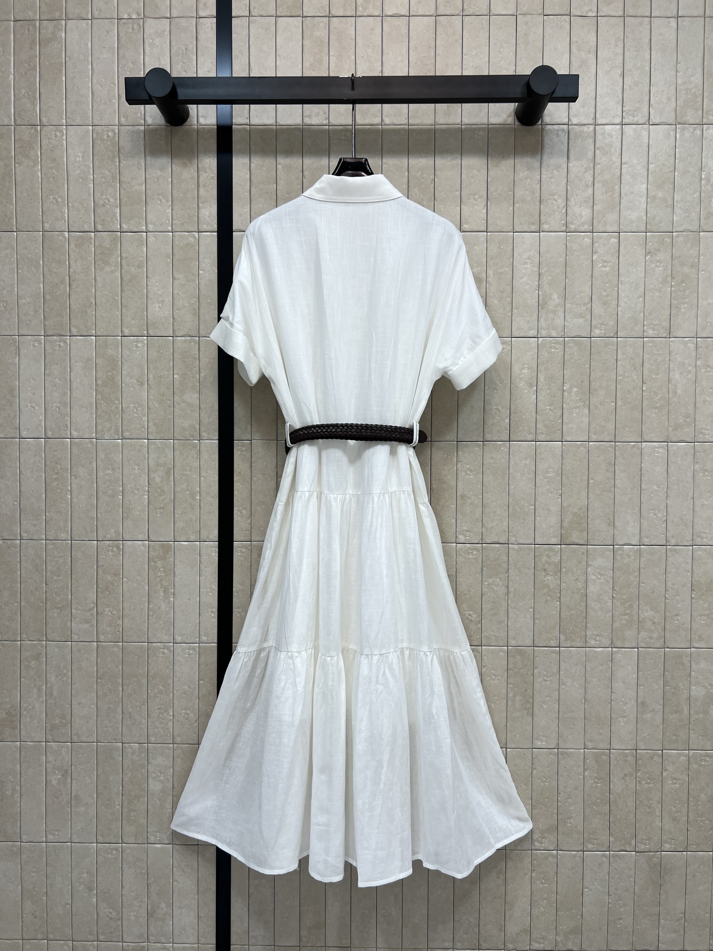26夏季新款 亚麻衬衫连衣裙 亚麻面料轻薄透气 夏天穿超舒服～白色简约设计 翻领+短袖+双口袋 干练又实