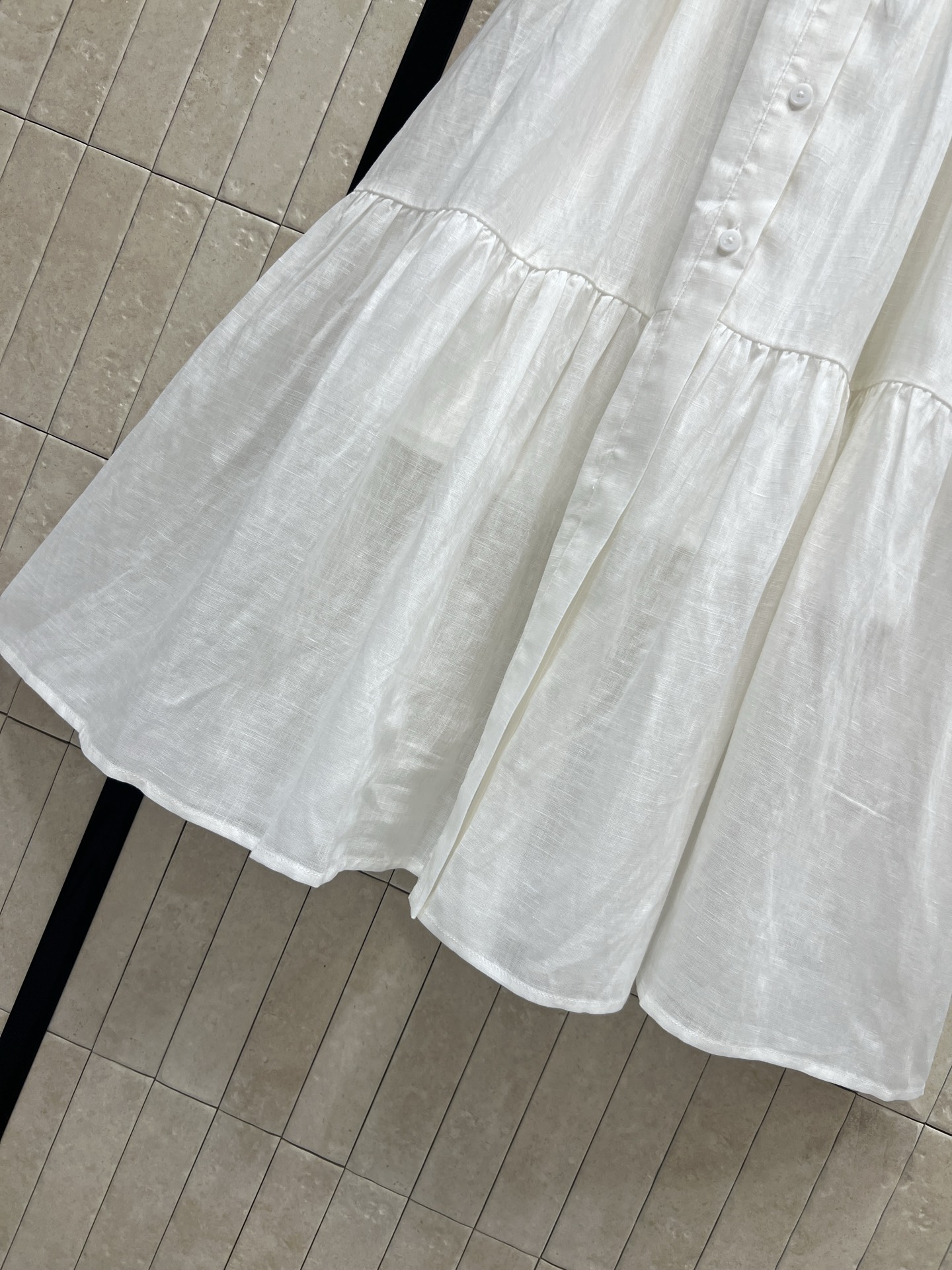 26夏季新款 亚麻衬衫连衣裙 亚麻面料轻薄透气 夏天穿超舒服～白色简约设计 翻领+短袖+双口袋 干练又实