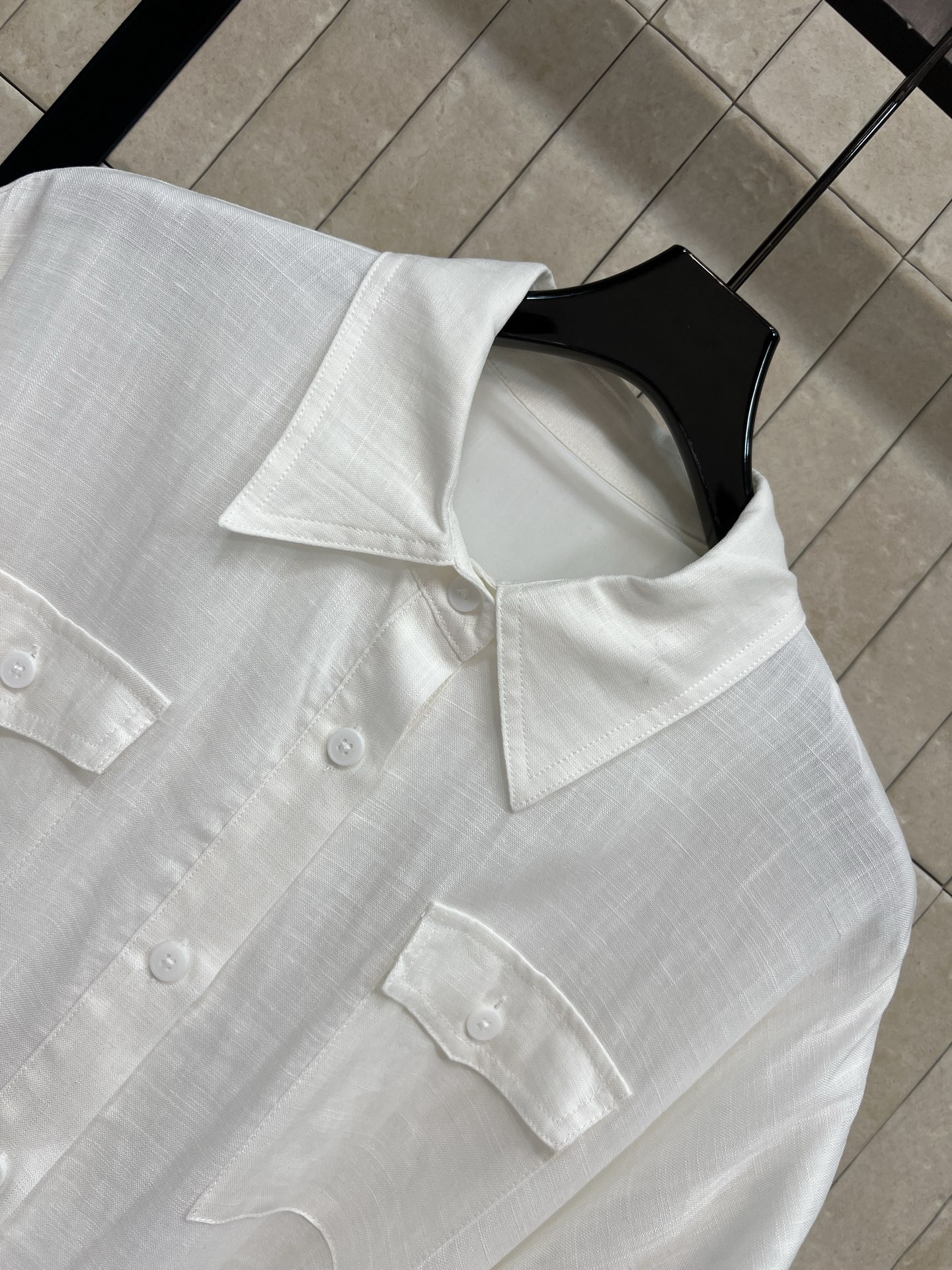 26夏季新款 亚麻衬衫连衣裙 亚麻面料轻薄透气 夏天穿超舒服～白色简约设计 翻领+短袖+双口袋 干练又实
