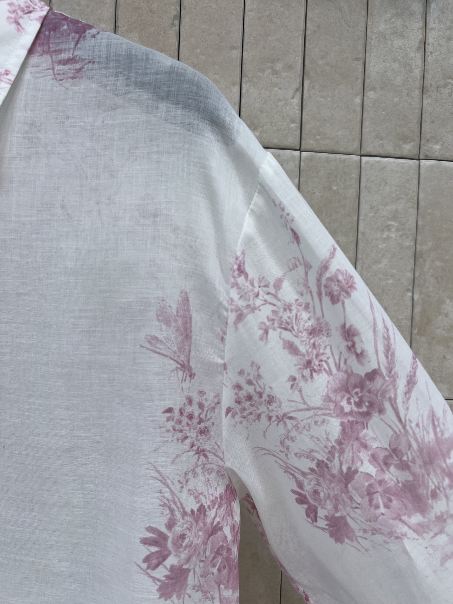 D家 26夏季新款 粉色印花衬衫裙 采用纯棉轻盈透气面料 夏季穿超舒服 白色底配粉色花卉 清新又浪漫 中
