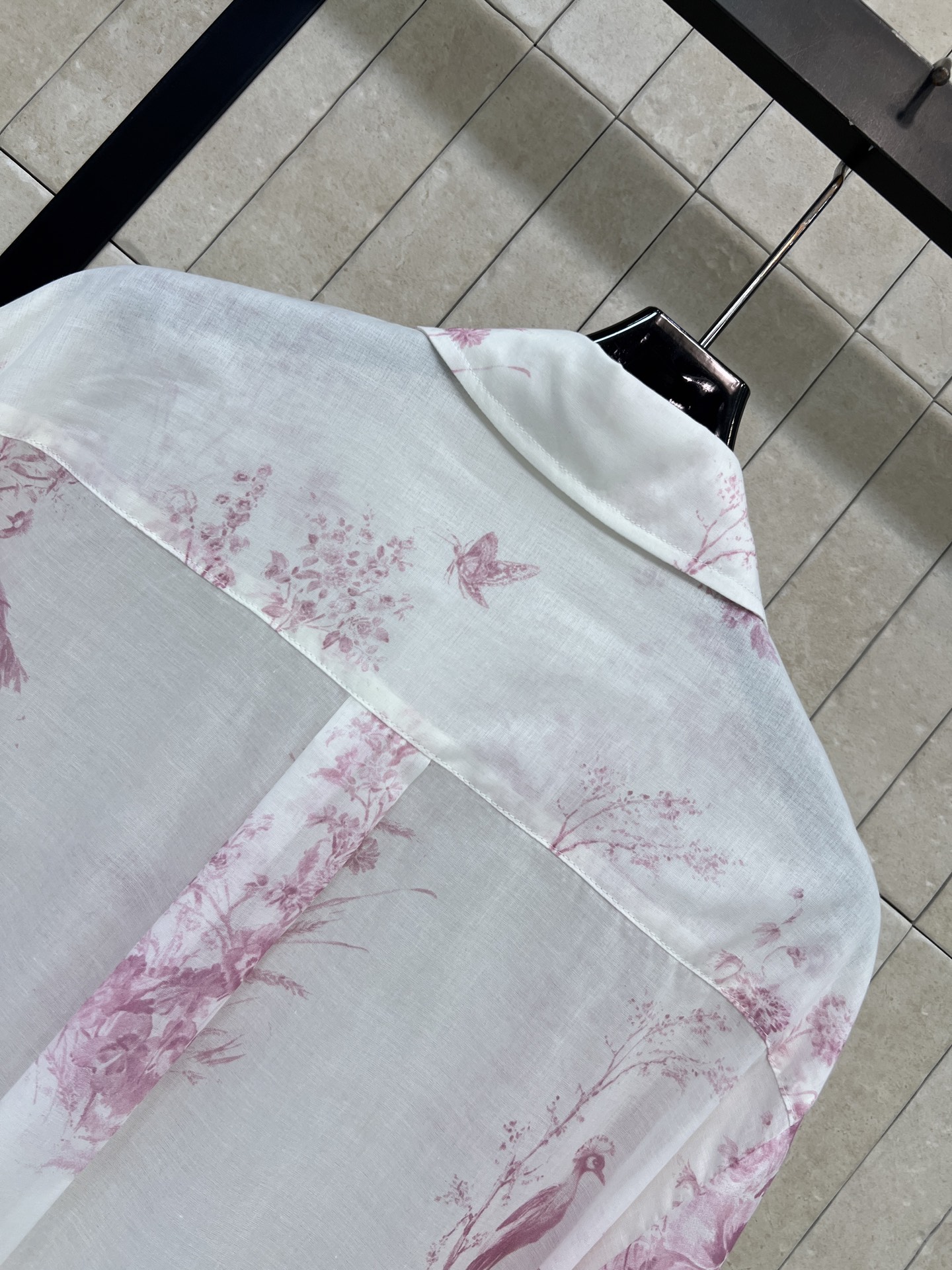 D家 26夏季新款 粉色印花衬衫裙 采用纯棉轻盈透气面料 夏季穿超舒服 白色底配粉色花卉 清新又浪漫 中