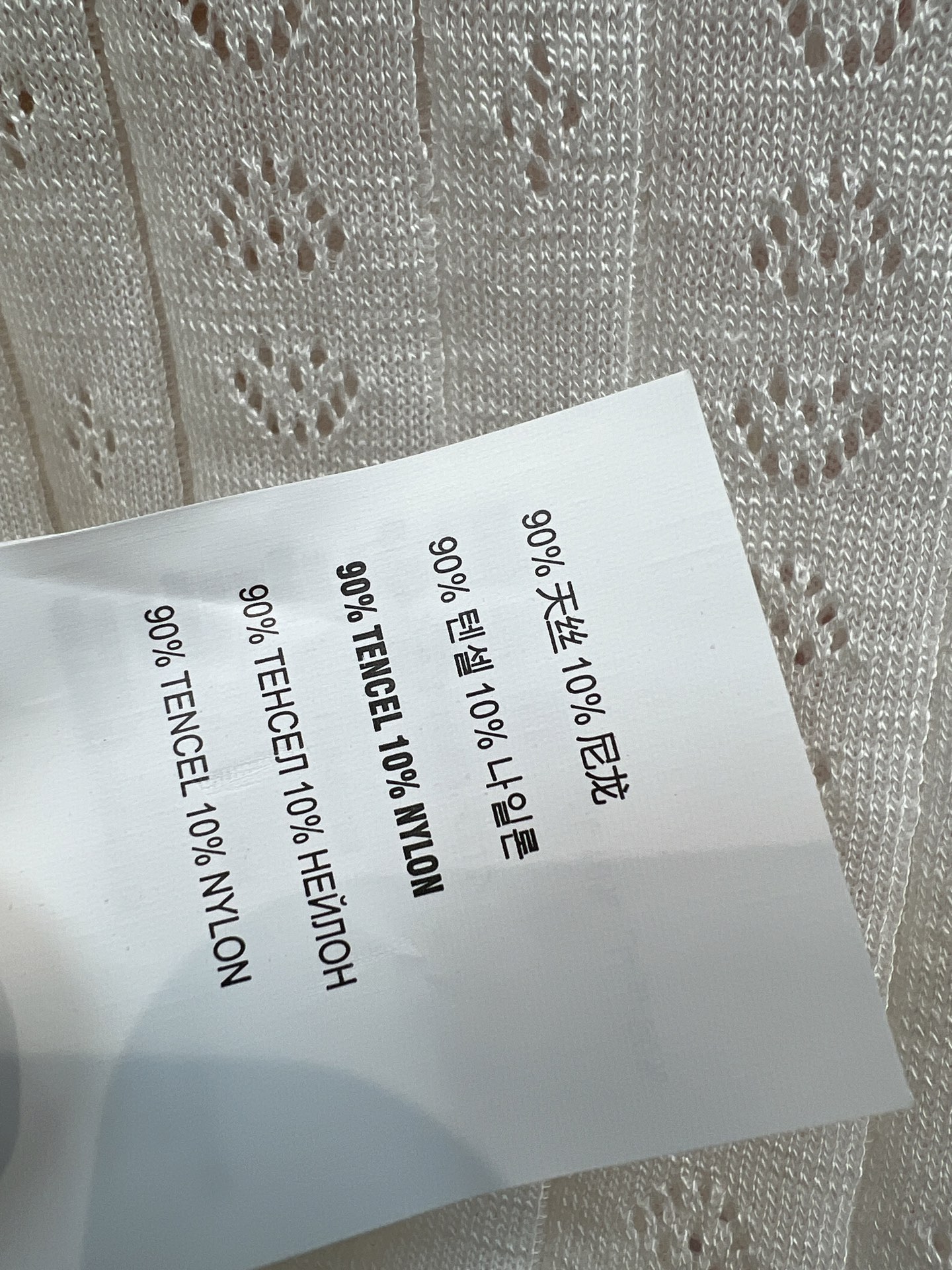 MIU家 26夏季新款 镂空短袖T恤 轻薄透气 精致花纹设计 边缘波浪蕾丝超有细节感 胸前黑色logo点