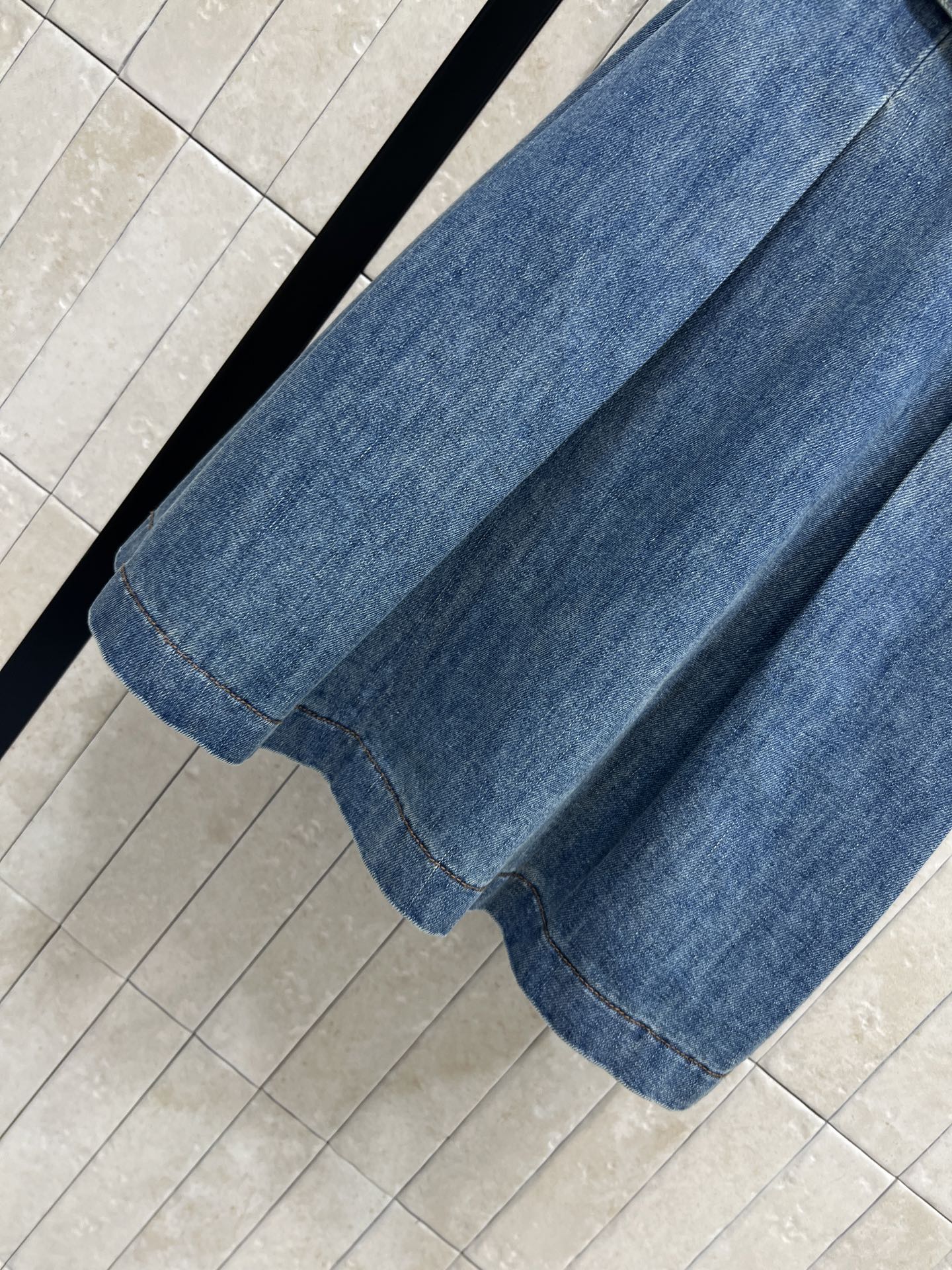 LW家 26夏季新款 牛仔Polo连衣裙 设计+短袖Polo领 休闲又带点正式感 牛仔布料耐磨透气 腰部
