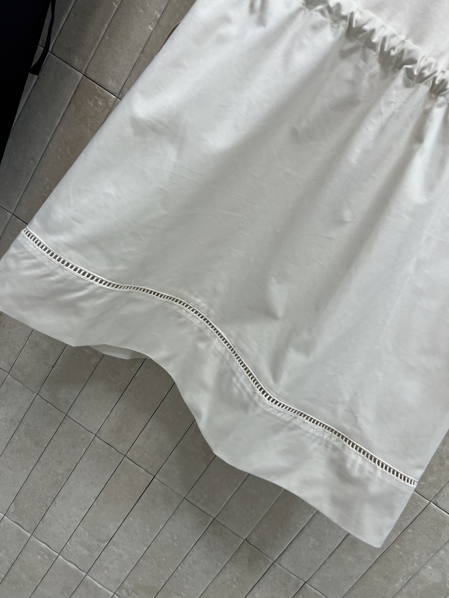 MO家 26夏季新款 抽绳短袖连衣裙 简约圆领+短袖设计 上身柔软亲肤 下摆拼接挺括面料 腰部抽绳可自由