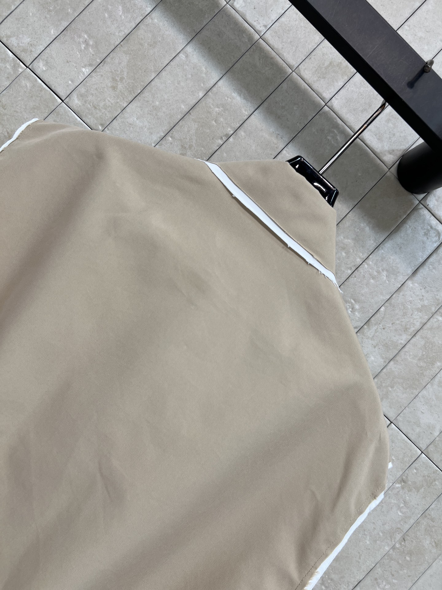 MIU家 26夏季新款 拼接麂皮马甲 细腻质感面料 质感层次拉满 翻领设计利落 拉链开合+双贴袋工装设计