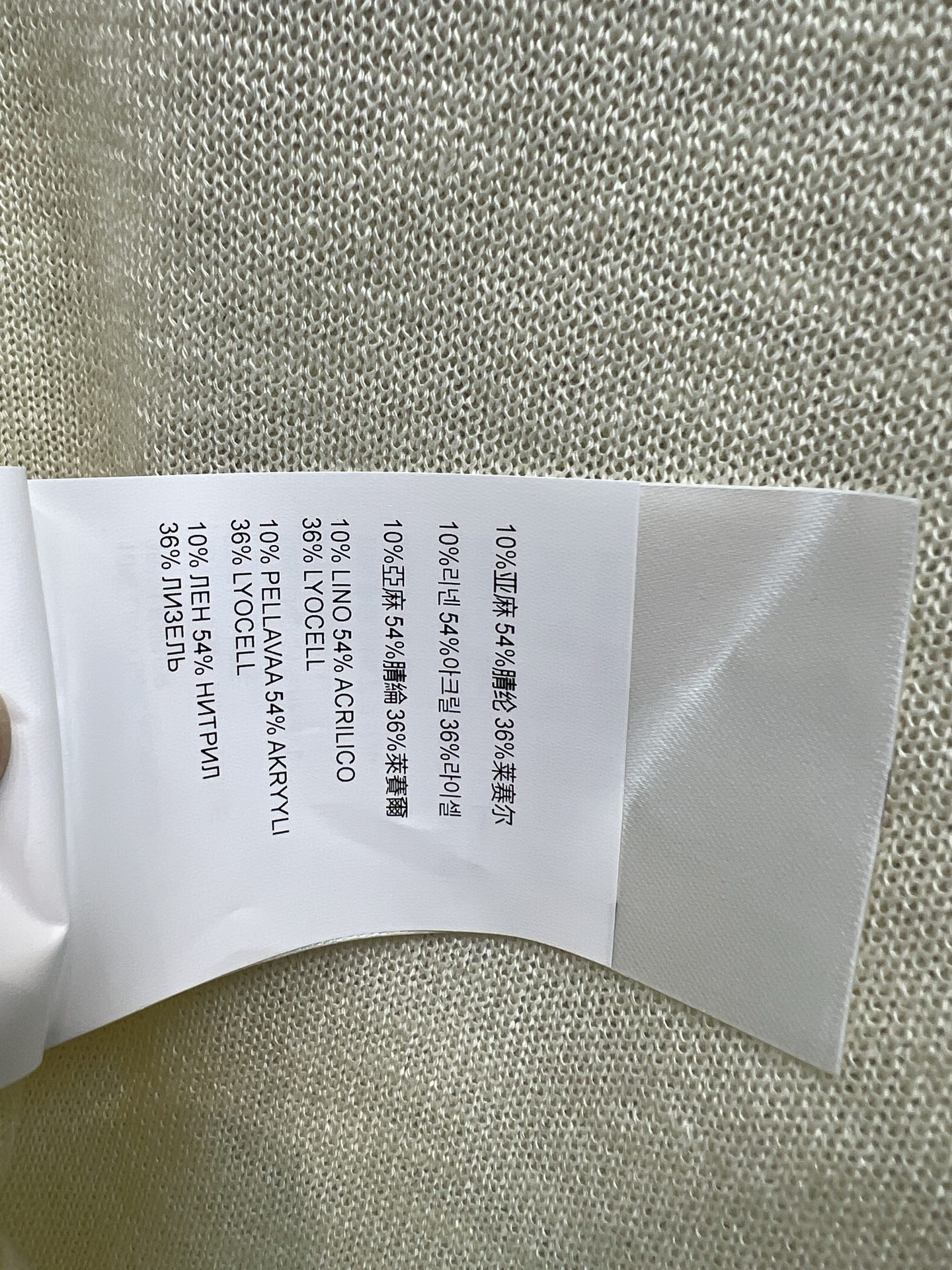 MIU家 26夏季新款 珍珠背心​​上衣 柔软面料 点缀立体珍珠 精致感满满 圆领+螺纹袖设计 修饰肩部