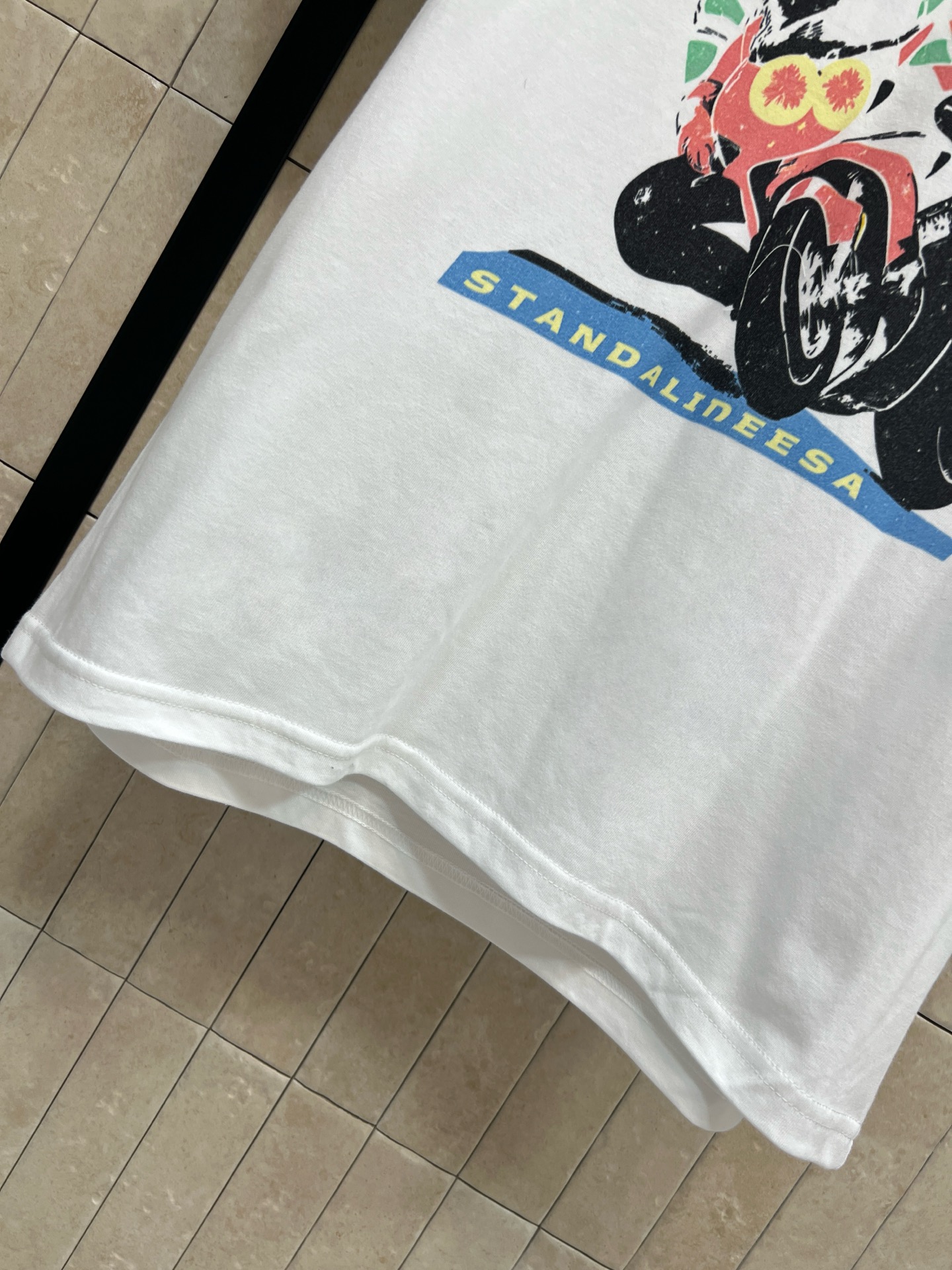 C家 26夏季新款 印花短袖T恤  纯棉材质 柔软亲肤又透气 夏天穿超舒服 彩色字母+复古摩托图案 美式
