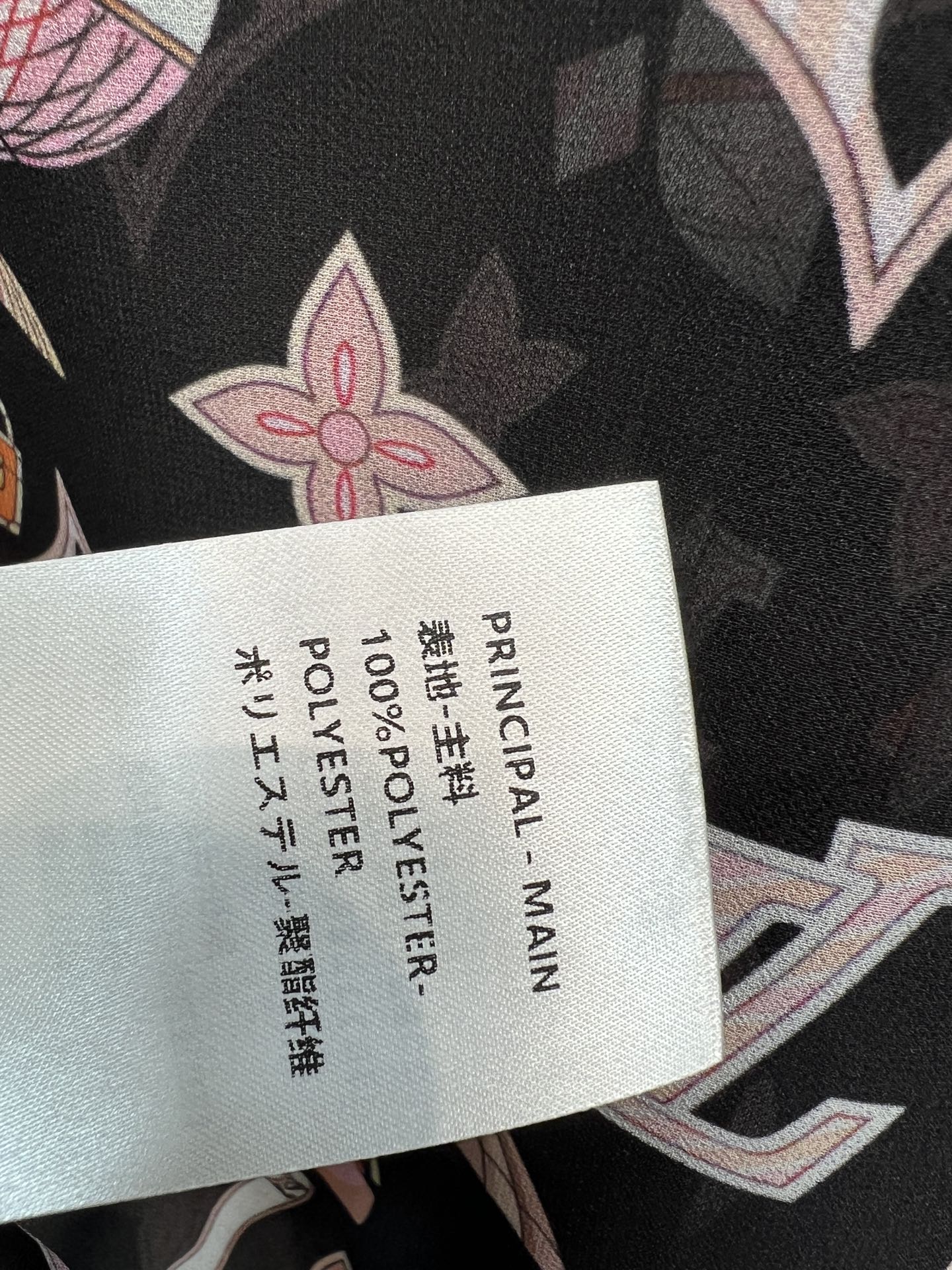 L家 26夏季新款 满印老花套装 翻领衬衫+高腰半裙 搭配粉调热气球 经典老花印花 色彩清晰细腻 上身轻