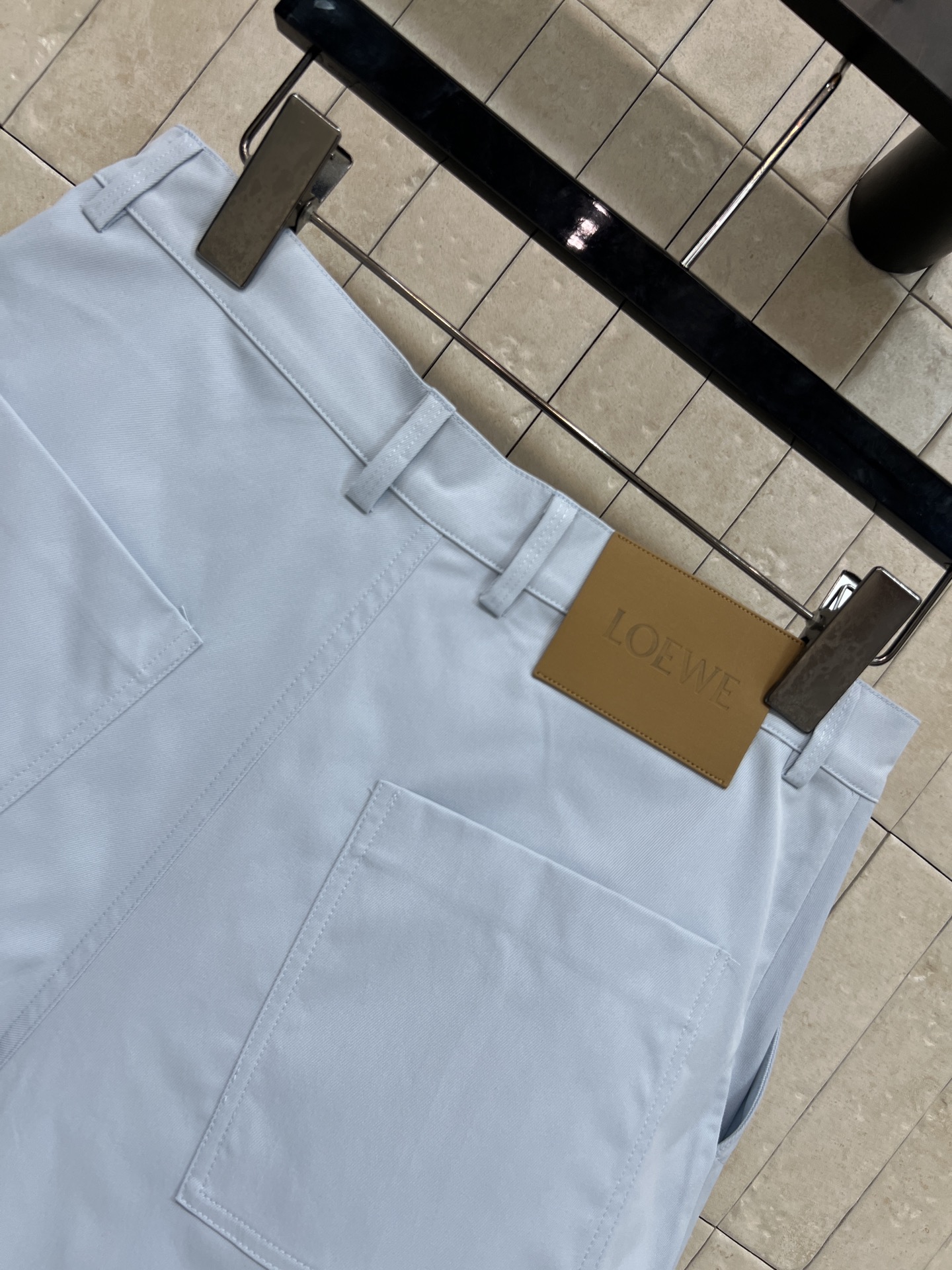 LW家 26夏季新款 浅蓝色中裤 选用高品质纯棉 柔软透气 夏天穿超舒服 宽松版型+层次剪裁 时髦又实用