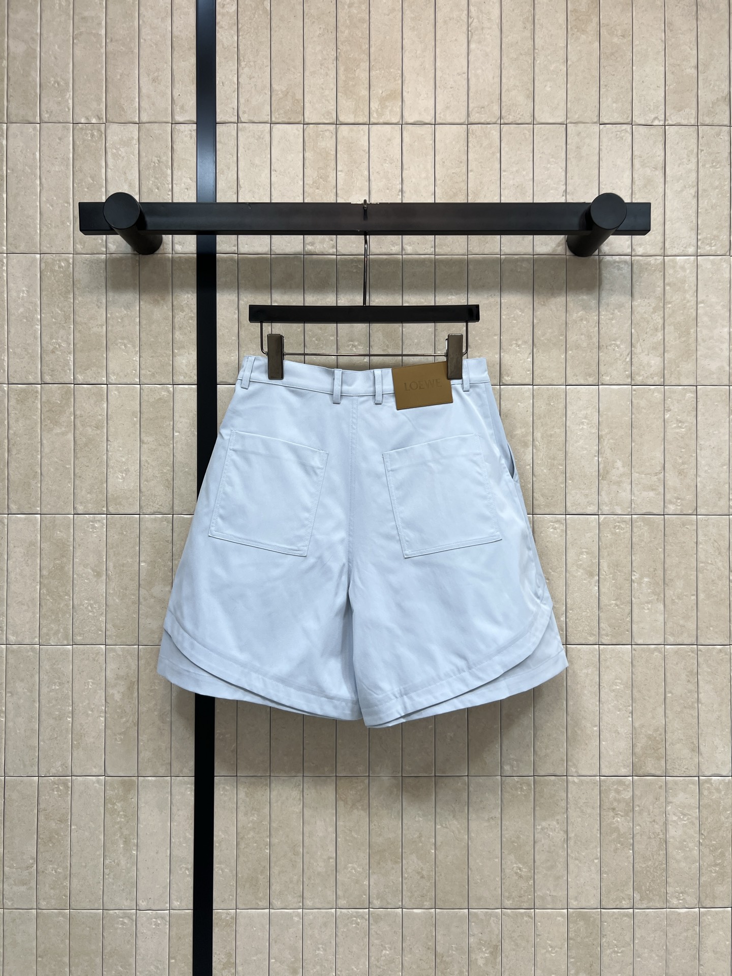 LW家 26夏季新款 浅蓝色中裤 选用高品质纯棉 柔软透气 夏天穿超舒服 宽松版型+层次剪裁 时髦又实用