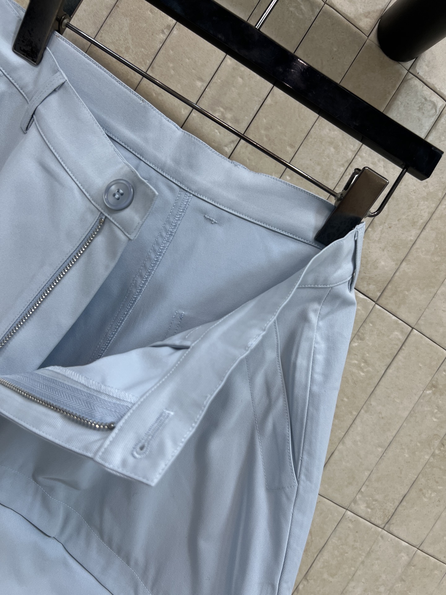 LW家 26夏季新款 浅蓝色中裤 选用高品质纯棉 柔软透气 夏天穿超舒服 宽松版型+层次剪裁 时髦又实用