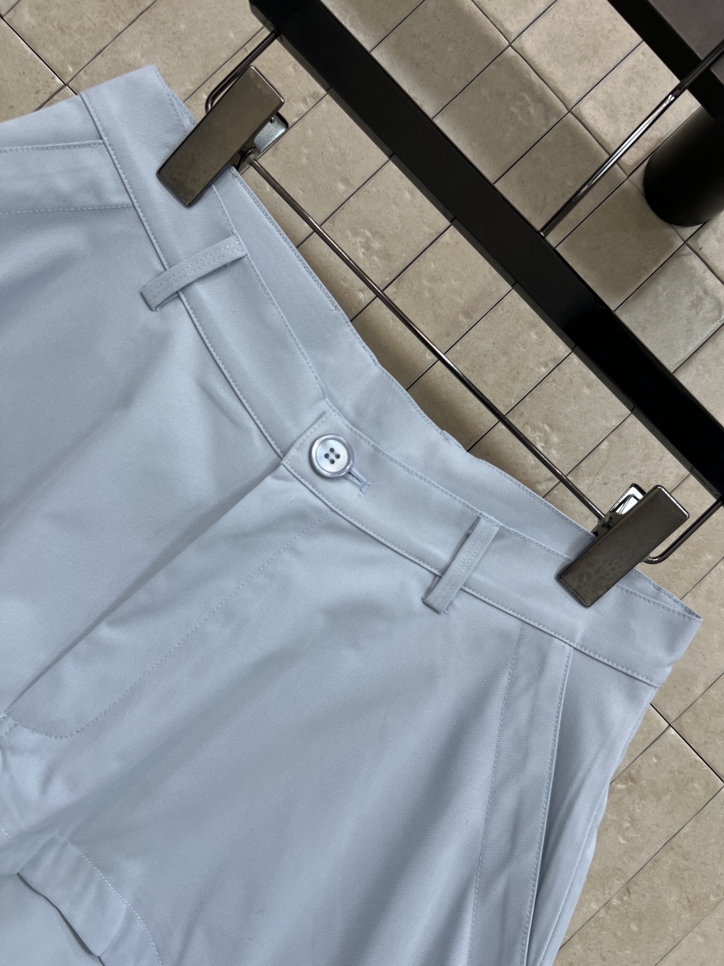 LW家 26夏季新款 浅蓝色中裤 选用高品质纯棉 柔软透气 夏天穿超舒服 宽松版型+层次剪裁 时髦又实用