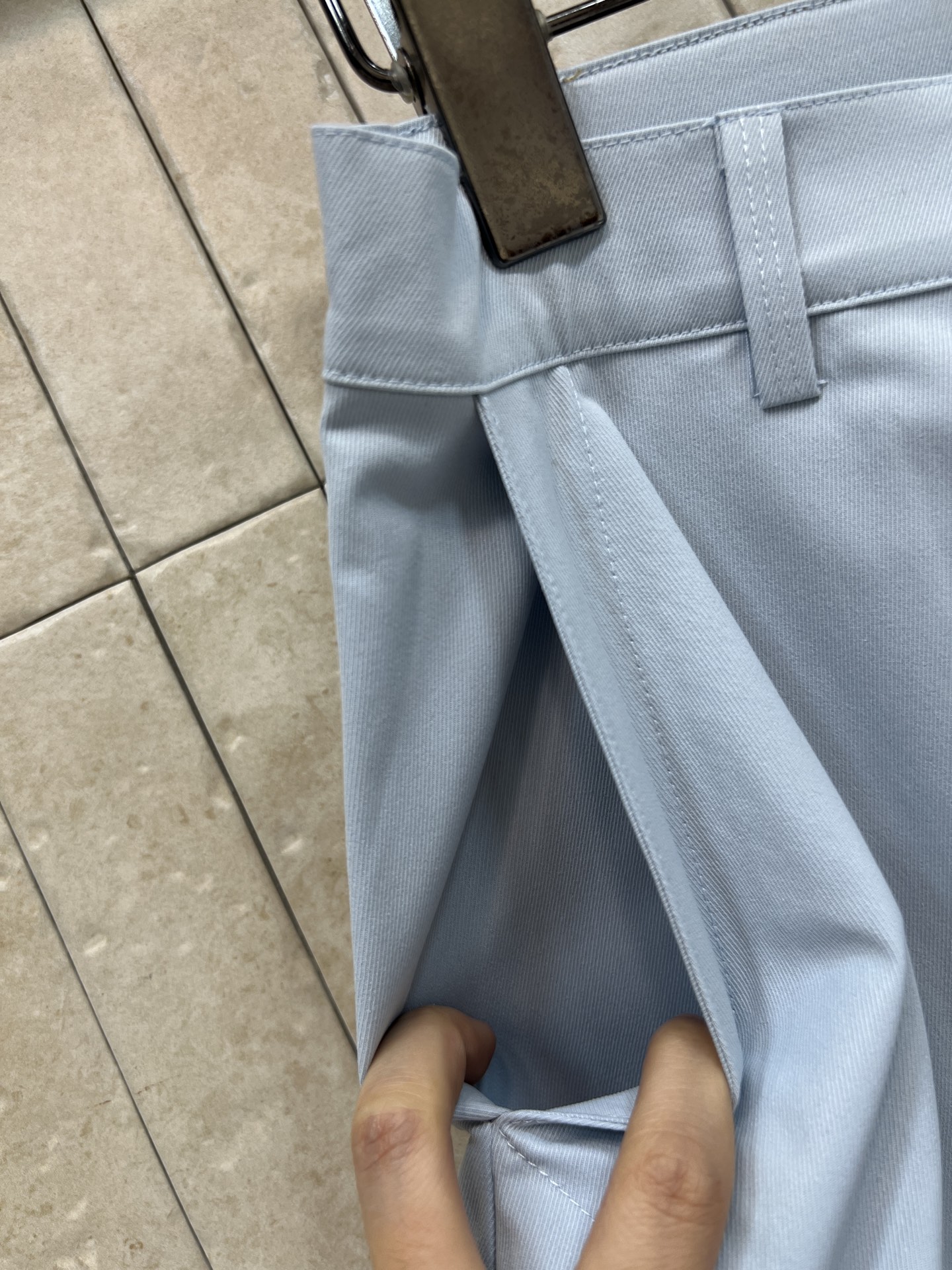 LW家 26夏季新款 浅蓝色中裤 选用高品质纯棉 柔软透气 夏天穿超舒服 宽松版型+层次剪裁 时髦又实用