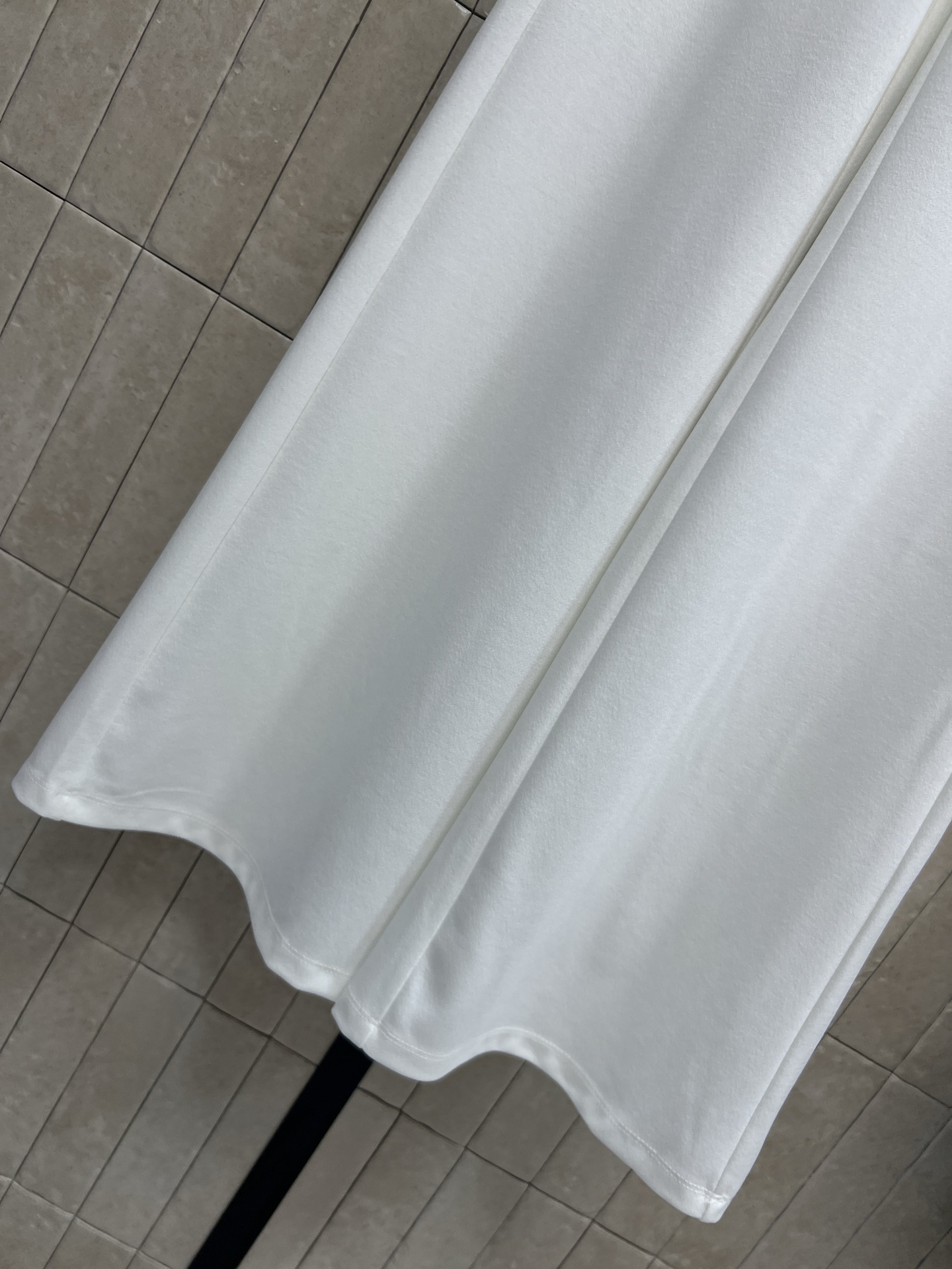 MIU家 26夏季新款 屁帘阔腿长裤 采用假两件设计 腰部绑带+飘逸帘片 层次感满满 高腰阔腿版型 显瘦