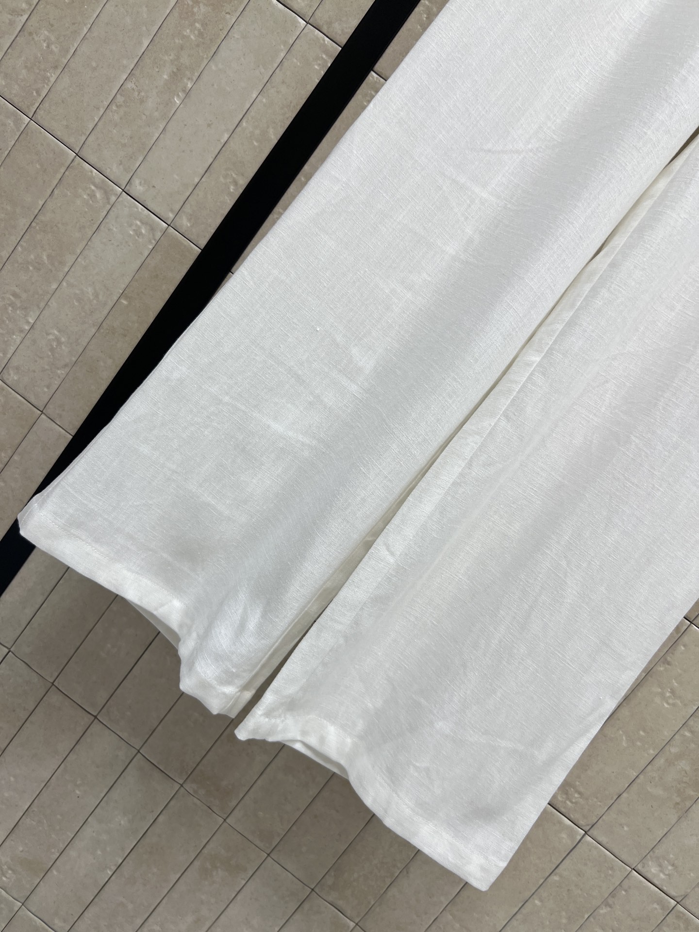 PD家 26夏季新款 白色抽绳阔腿长裤 采用亚麻混纺面料 松紧腰+抽绳设计 适合各种身材 穿脱也很方便 
