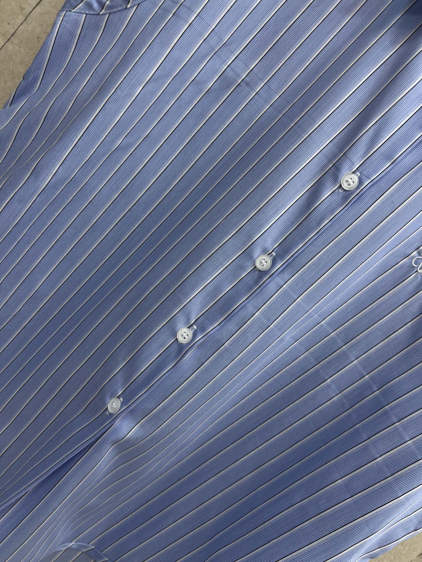 LW家 26夏季新款 条纹无袖衬衫 纯棉轻薄透气面料 夏天穿超舒服 无袖+扭结下摆设计 腰部系带可调节 