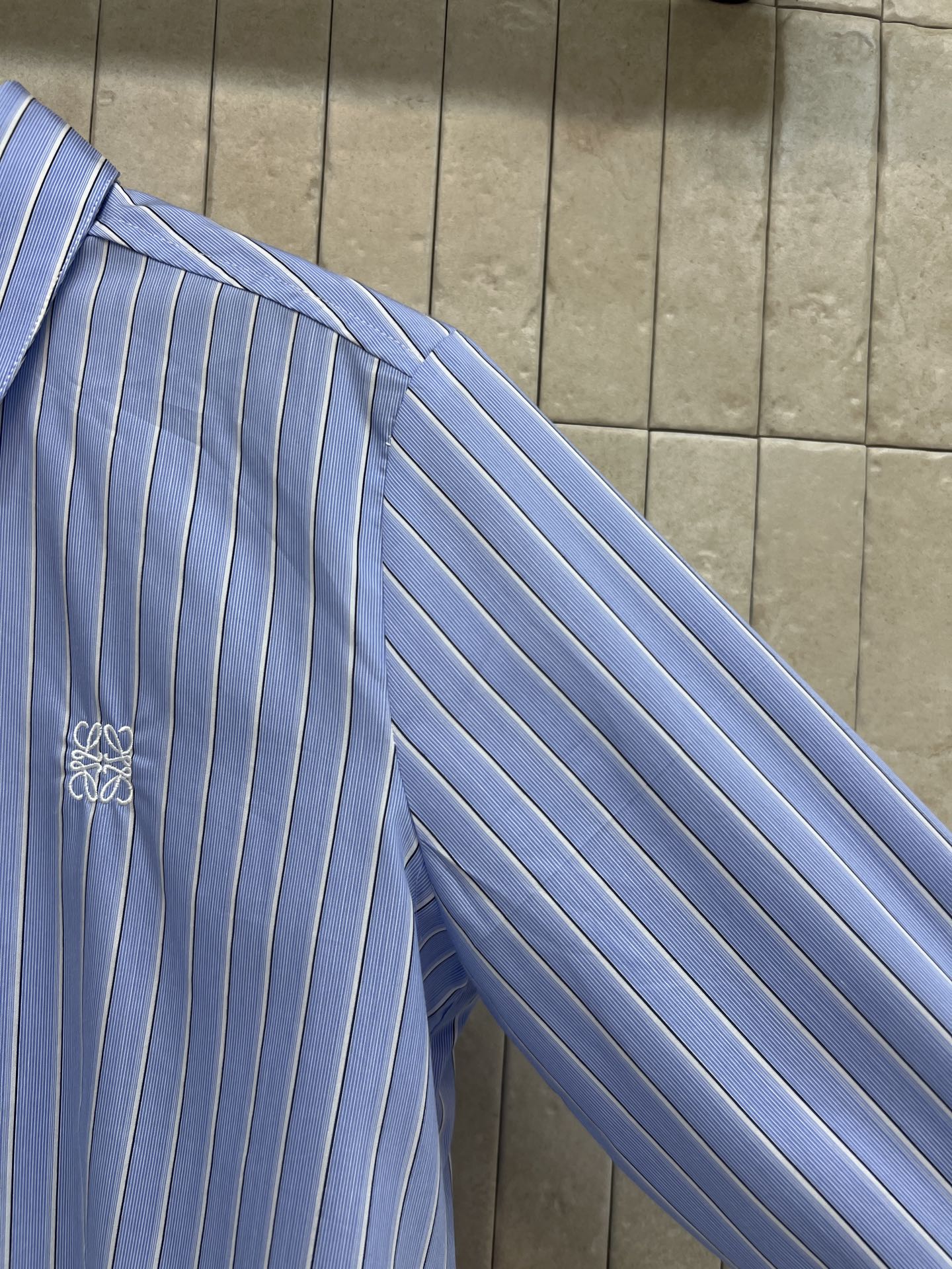 LW家 26夏季新款 条纹系带衬衫​​ 经典竖条纹+高品质棉质 下摆交叉系带设计 随心调节衣长 轻松凸显