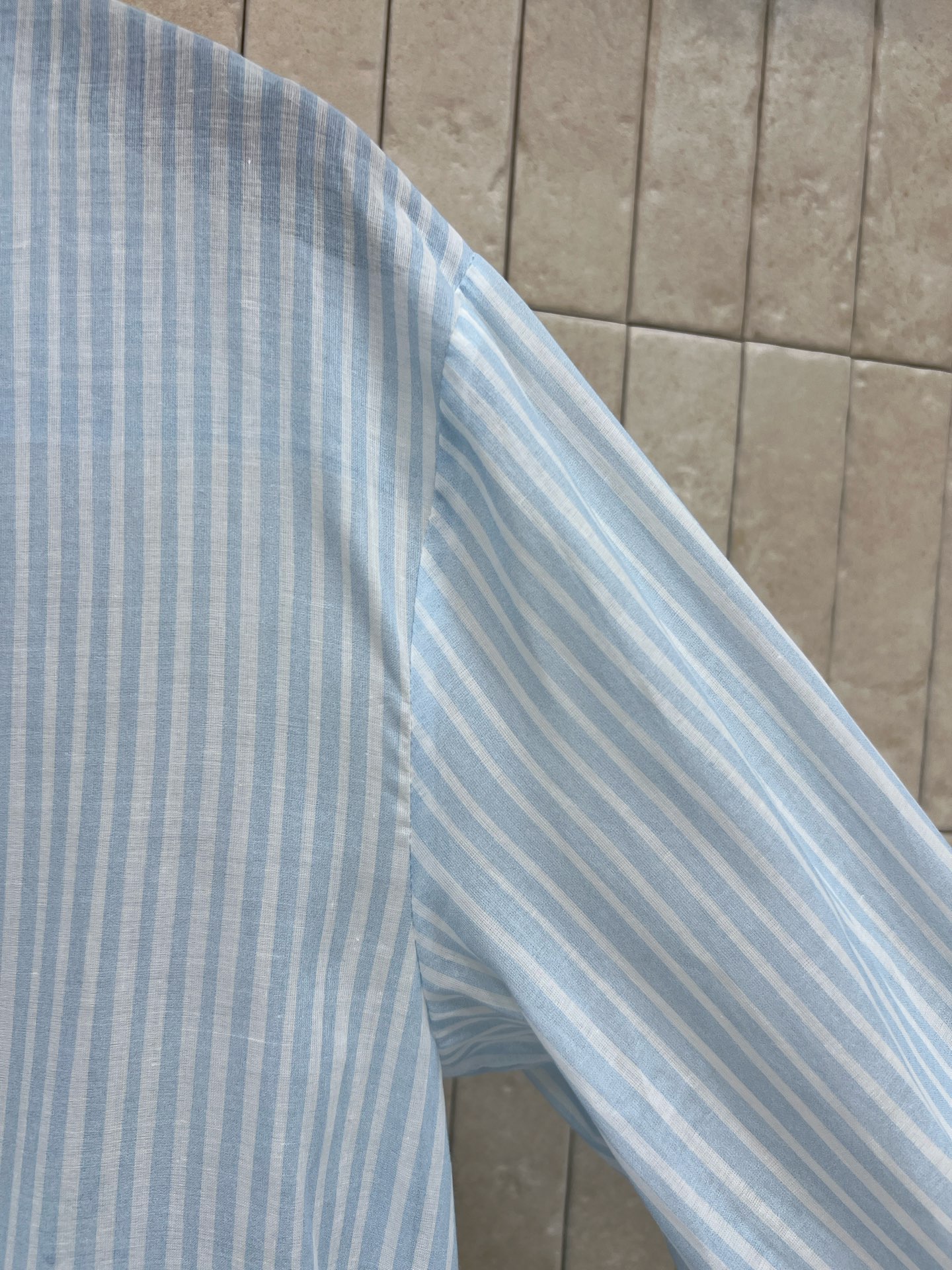 D家 26夏季新款 条纹印花衬衫裙 蓝白竖条纹+渐变青花瓷印花 +长袖翻领 轻薄棉质面料超透气 宽松落肩
