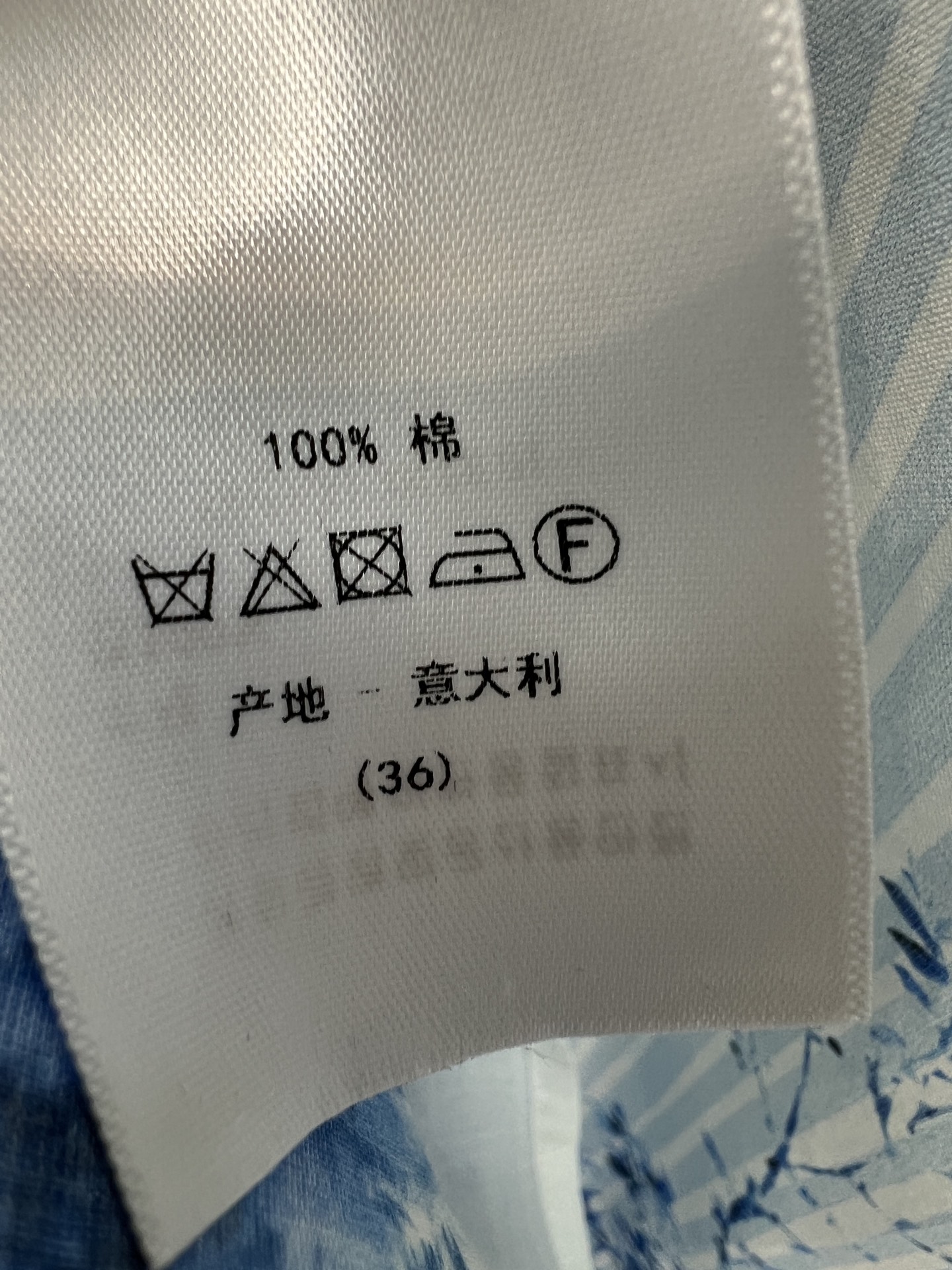 D家 26夏季新款 条纹印花衬衫裙 蓝白竖条纹+渐变青花瓷印花 +长袖翻领 轻薄棉质面料超透气 宽松落肩