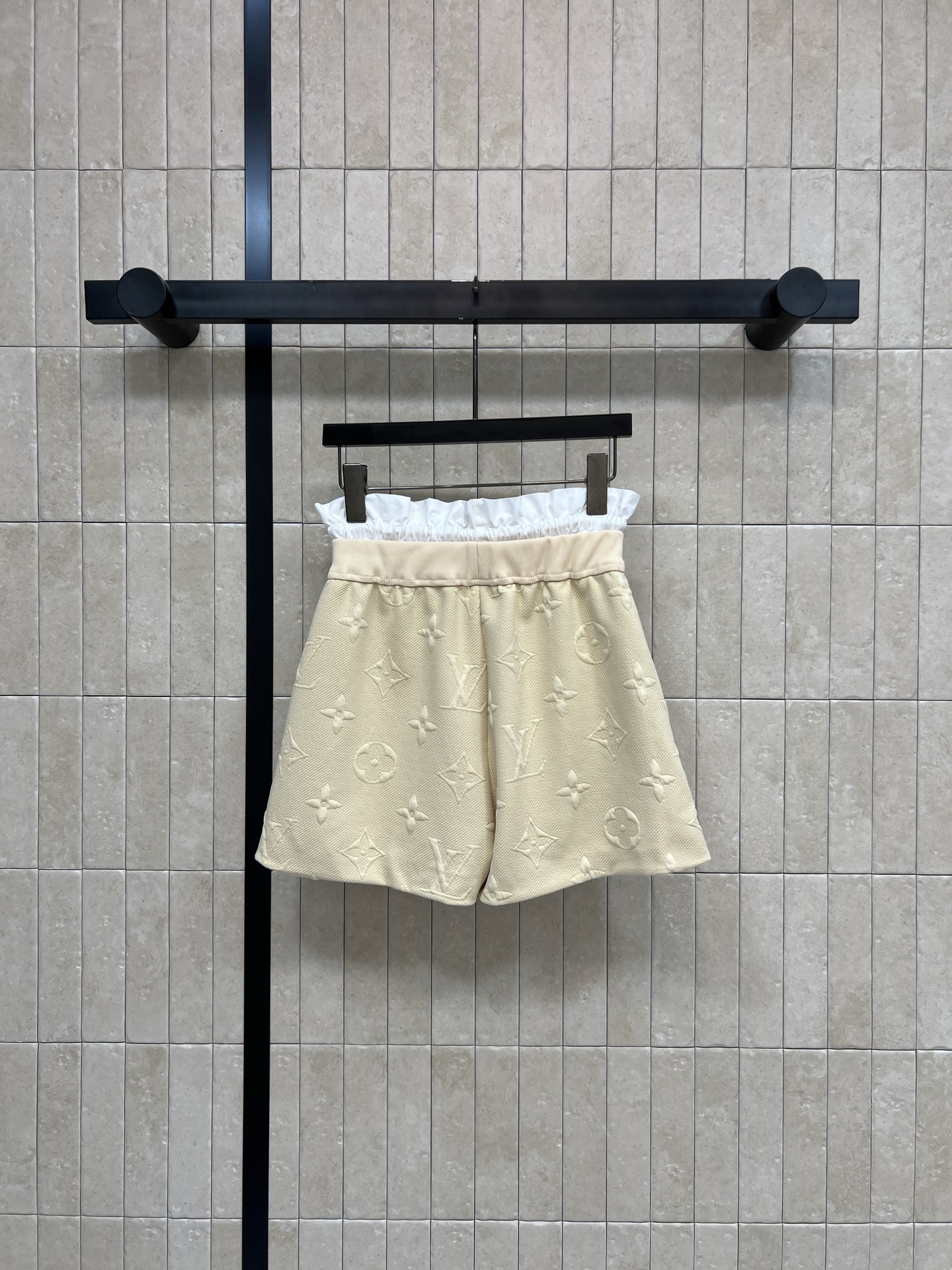 L家 26夏季新款 立体提花短袖 经典logo图案立体感十足 细节超精致 高品质面料 柔软透气 正肩短袖