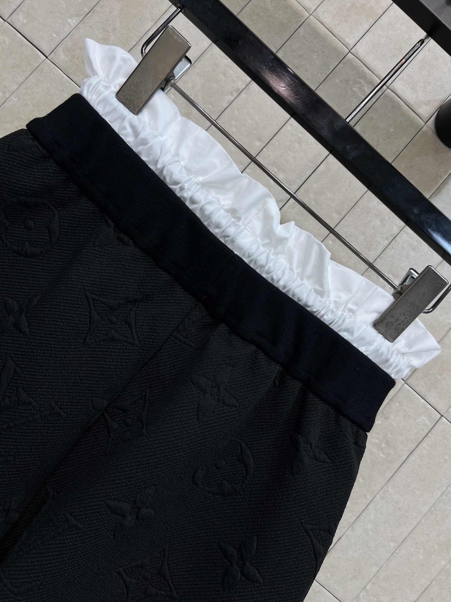 L家 26夏季新款 立体提花短袖 经典logo图案立体感十足 细节超精致 高品质面料 柔软透气 正肩短袖