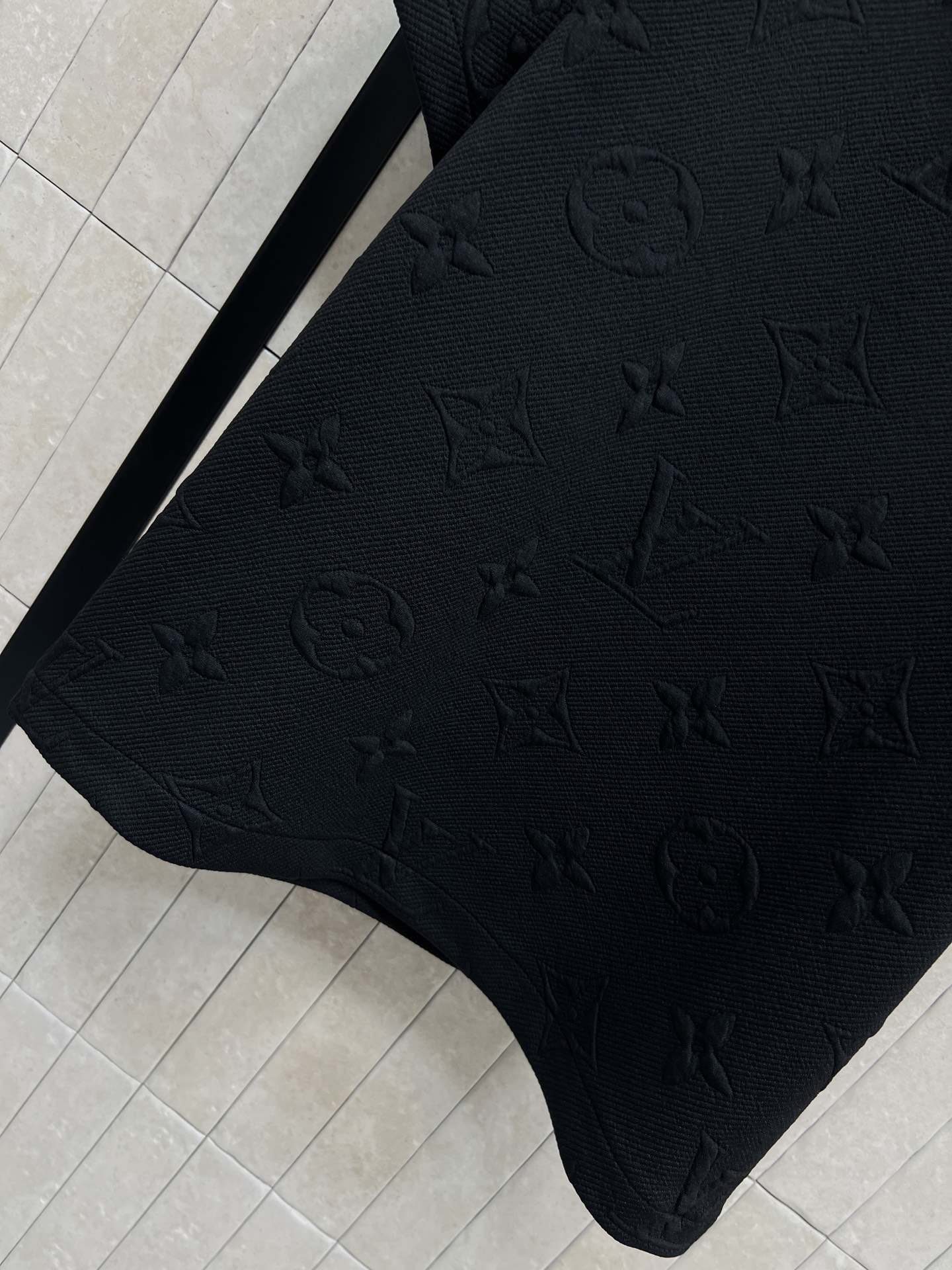 L家 26夏季新款 立体提花短袖 经典logo图案立体感十足 细节超精致 高品质面料 柔软透气 正肩短袖