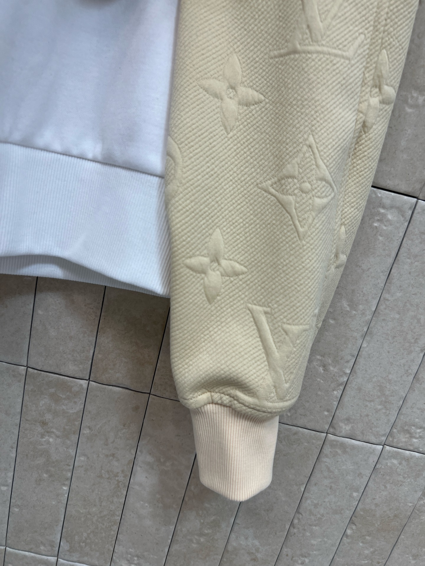 L家 26夏季新款 立体提花拼色外套 插肩袖撞色拼接 拉链开合+抽绳连帽可自由调节 实用又时髦 正面双口