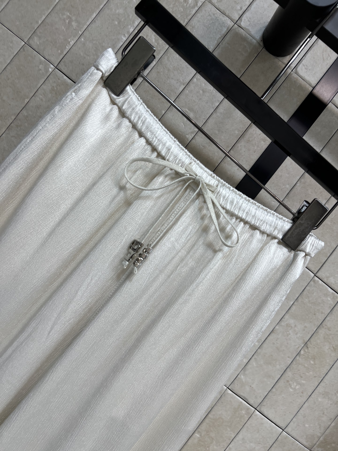 D家 26夏季新款 抽绳阔腿休闲裤 高腰宽松直筒设计 遮胯显瘦 抽绳松紧腰 穿脱方便 适合各种体型 清爽