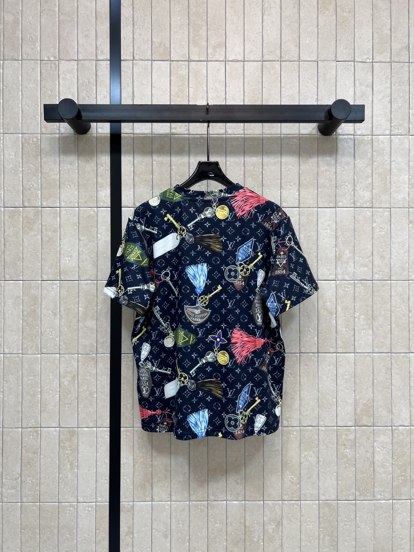 L家 26夏季新款 印花短袖T恤 圆领老花设计 落肩宽松版型 不挑身材 每一处印花都清晰饱满 质感拉满 