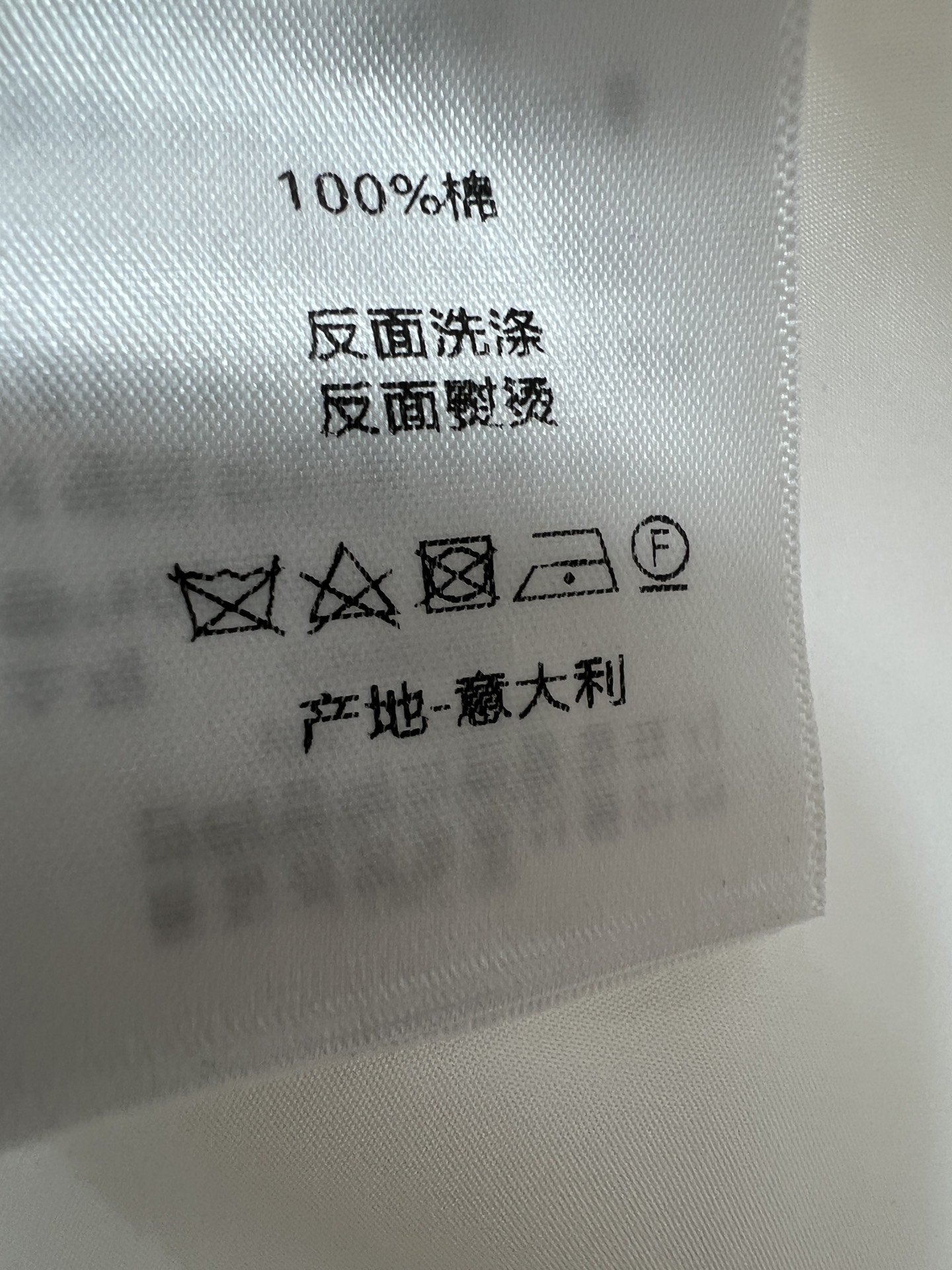 D家 26夏季新款 白色翻领衬衫裙 纯棉面料 透气又舒适 夏天穿超合适 经典衬衫领+单排扣设计 腰带可调