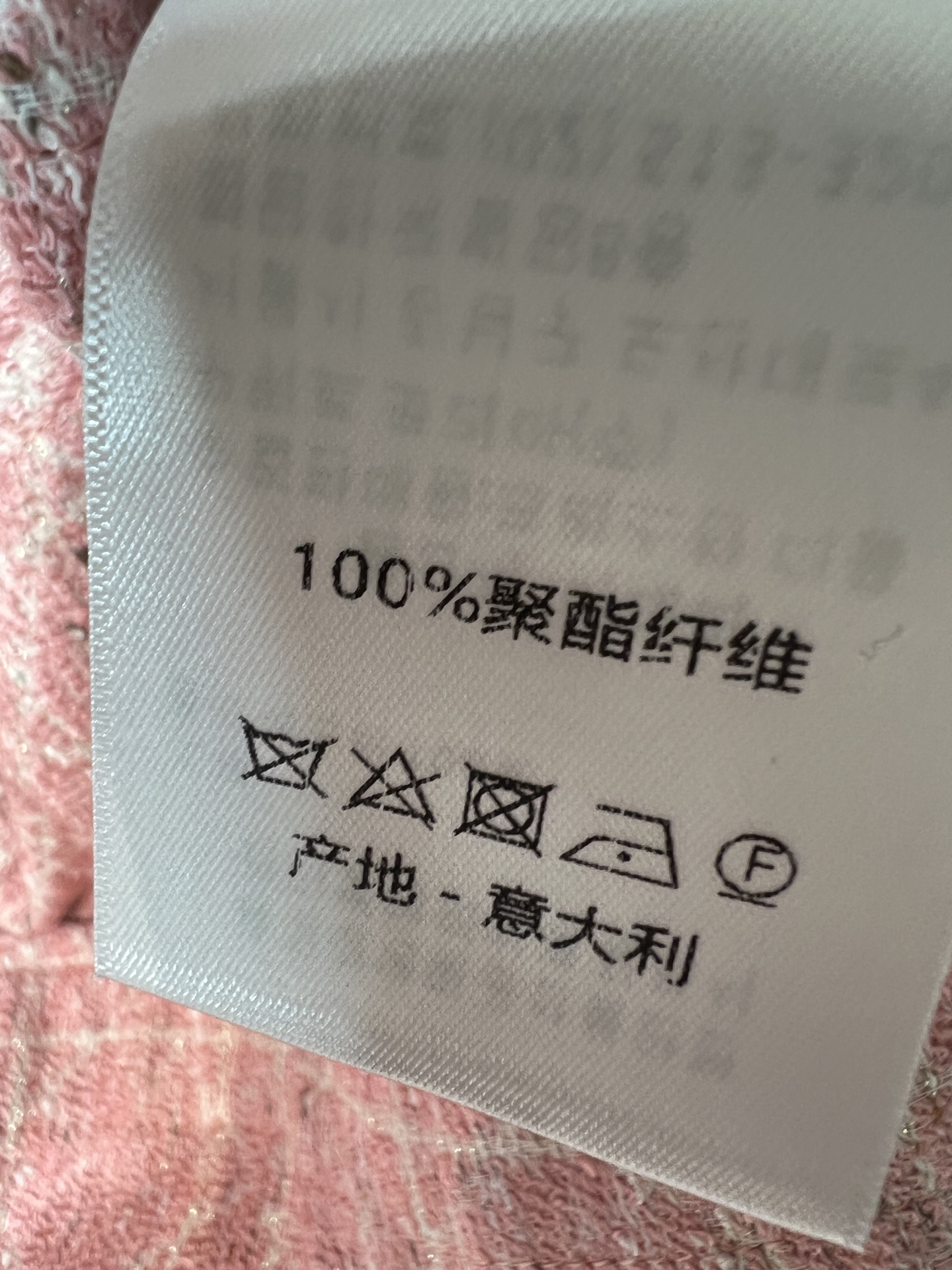 D家 26夏季新款 粉色无袖连衣裙​​ 面料质感细腻有层次 无袖设计+金色纽扣+对称口袋 法式优雅气质满