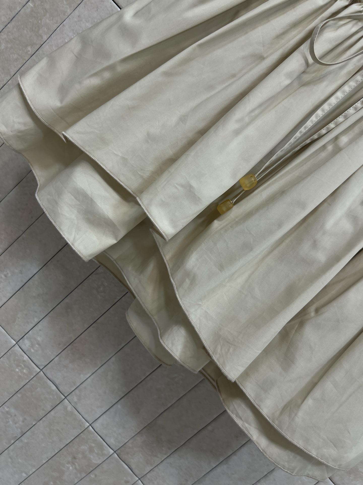 LW家 26夏季新款 收腰蓬蓬半裙​​ 采用轻盈纯棉面料 分层A字版型 蓬松感满满又不臃肿 抽绳收腰设计