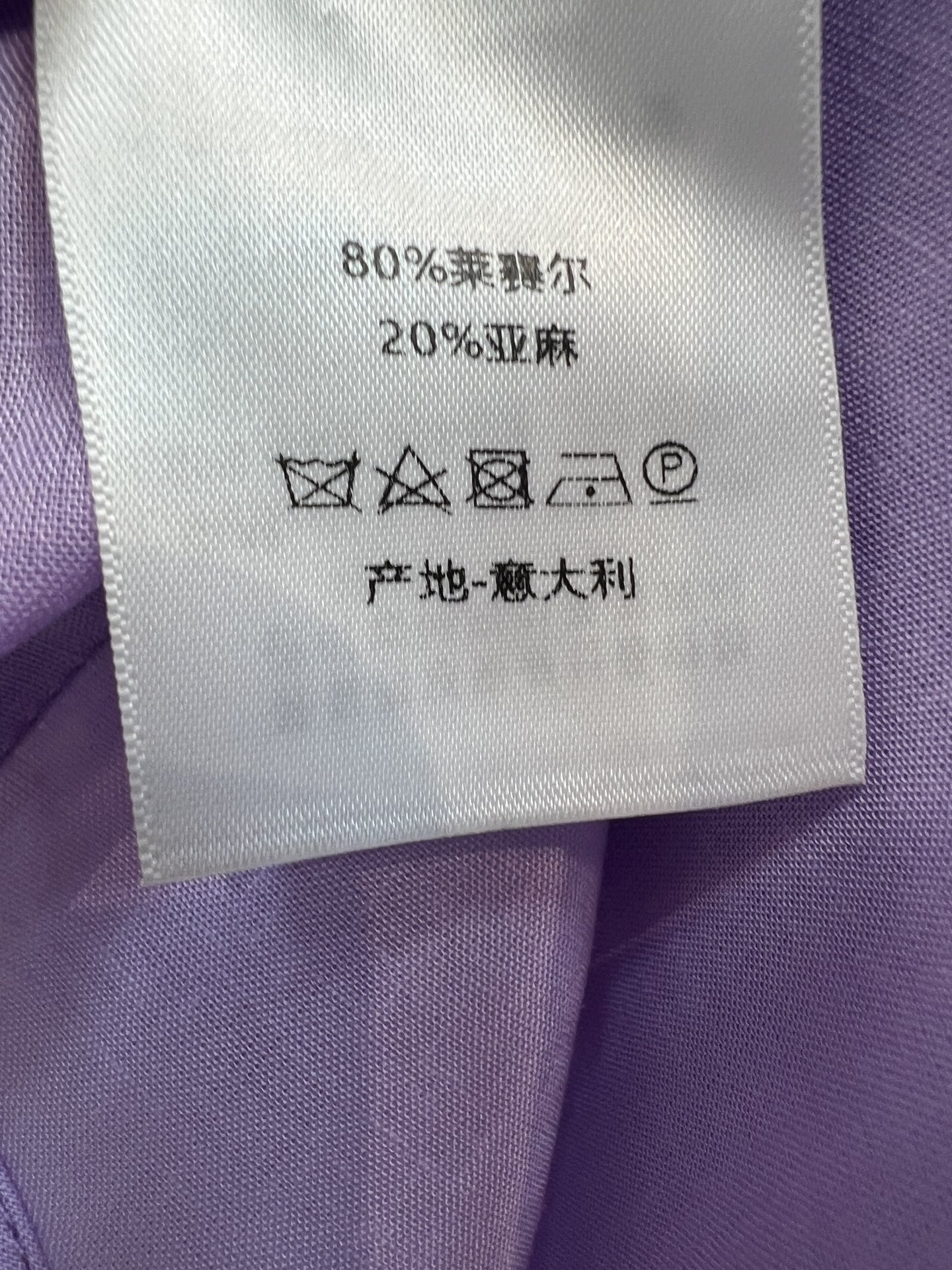 D家 26夏季新款 无袖衬衫套装 翻领衬衫+高腰短裤 采用亚麻混纺面料 抗皱又透气 胸口和裤脚都做了精致
