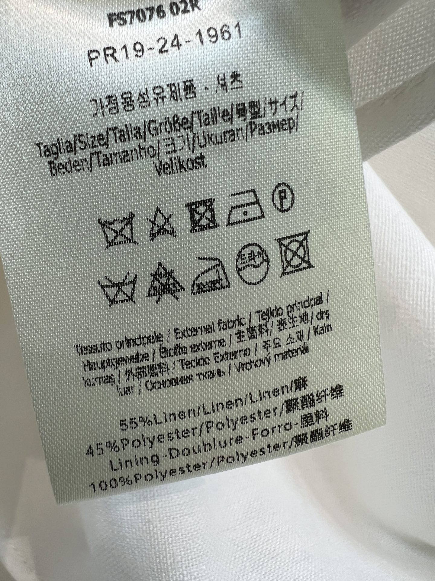 FD家 26夏季新款 花朵镂空套装 宽松V领衬衫+高腰短裤 搭配镂空花朵刺绣 温柔又带点小设计感 同色系