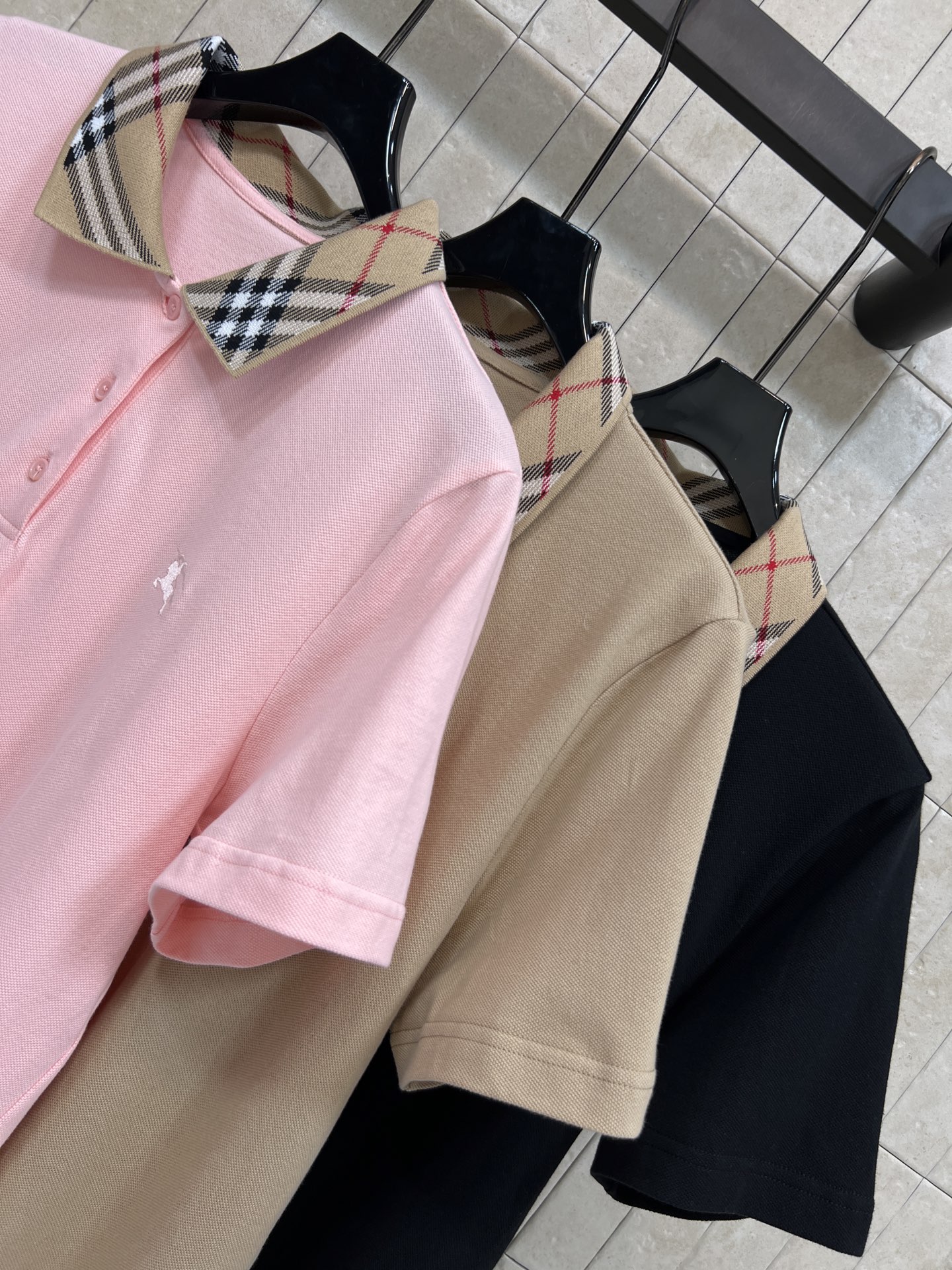 BUR家 26夏季新款 格纹Polo裙 棉质面料柔软舒适 夏天穿超合适  短袖设计 经典格纹领 侧边的小
