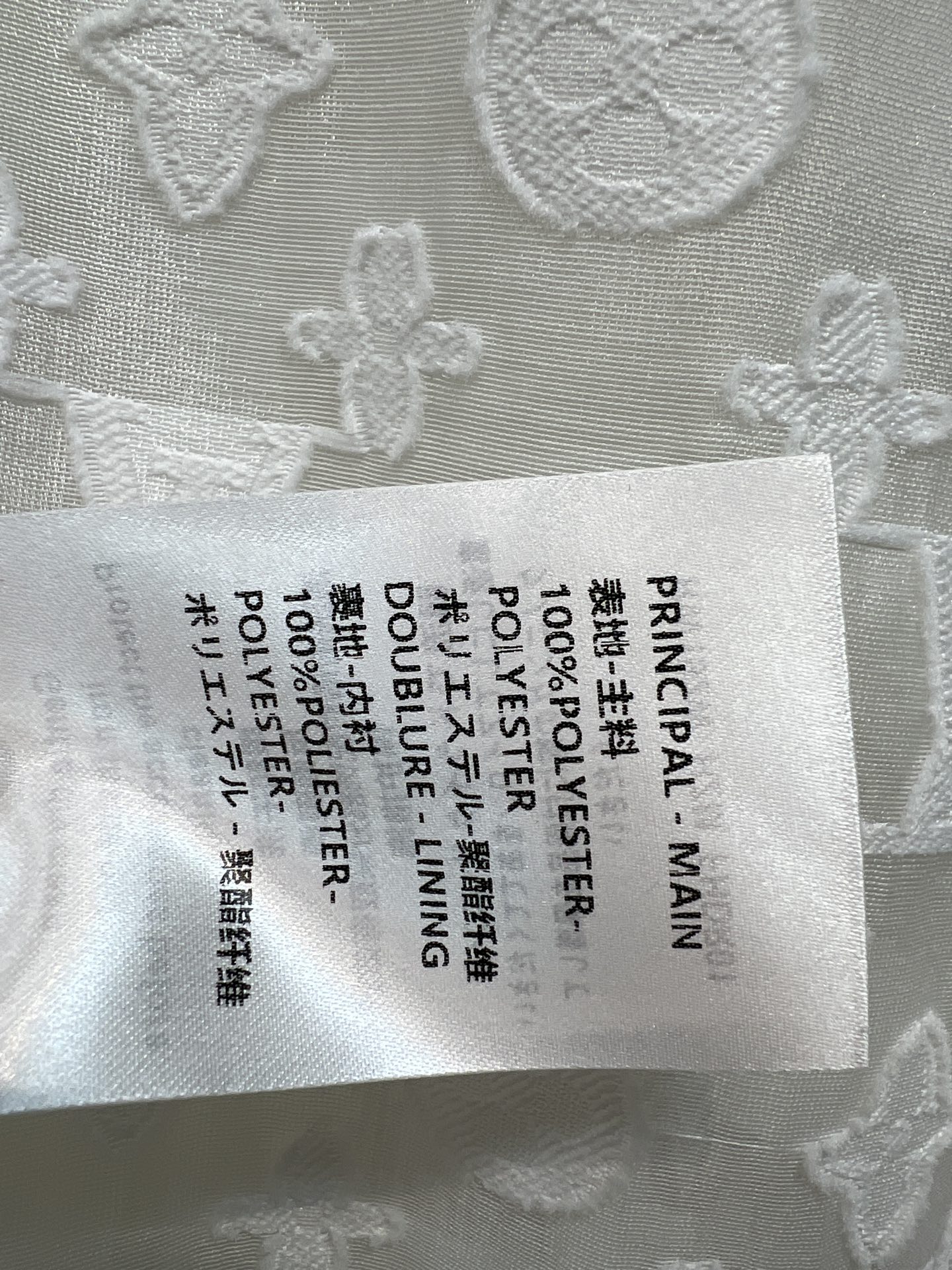 L家 26夏季新款 白色提花套装 翻领衬衫+松紧短裤 微透的提花面料 胸前的同色系口袋 短裤内里做了亲肤
