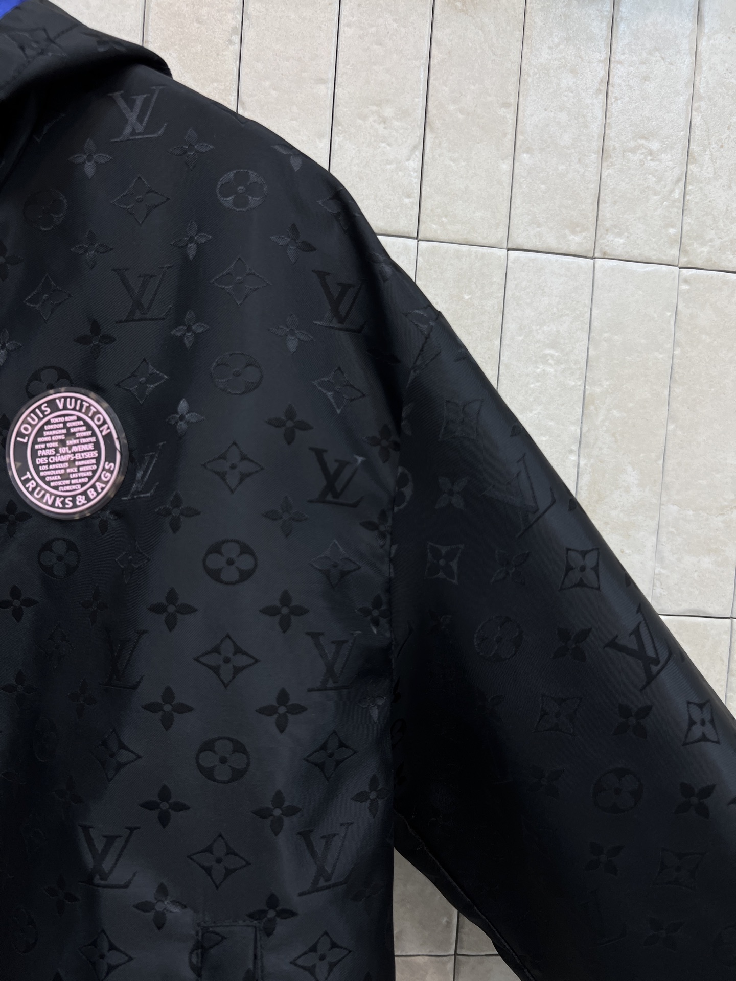 L家 26夏季新款 老花连帽夹克 暗纹logo自带辨识度 帽子撞色设计 瞬间打破沉闷 连帽设计+可调节抽