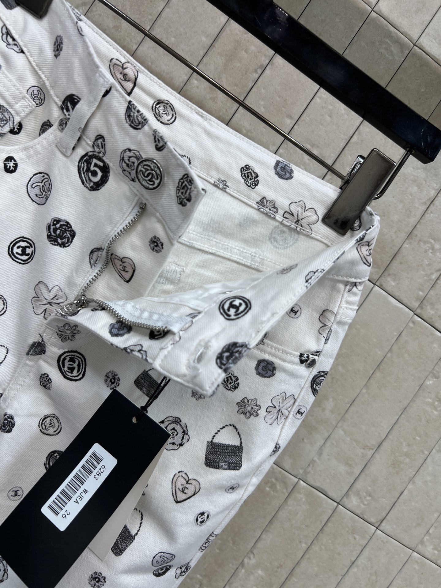 C家 26夏季新款 印花微喇长裤​​ 高品质棉绸材质 挺括舒适 印花超有趣 品牌感满满 微喇裤型修饰腿型