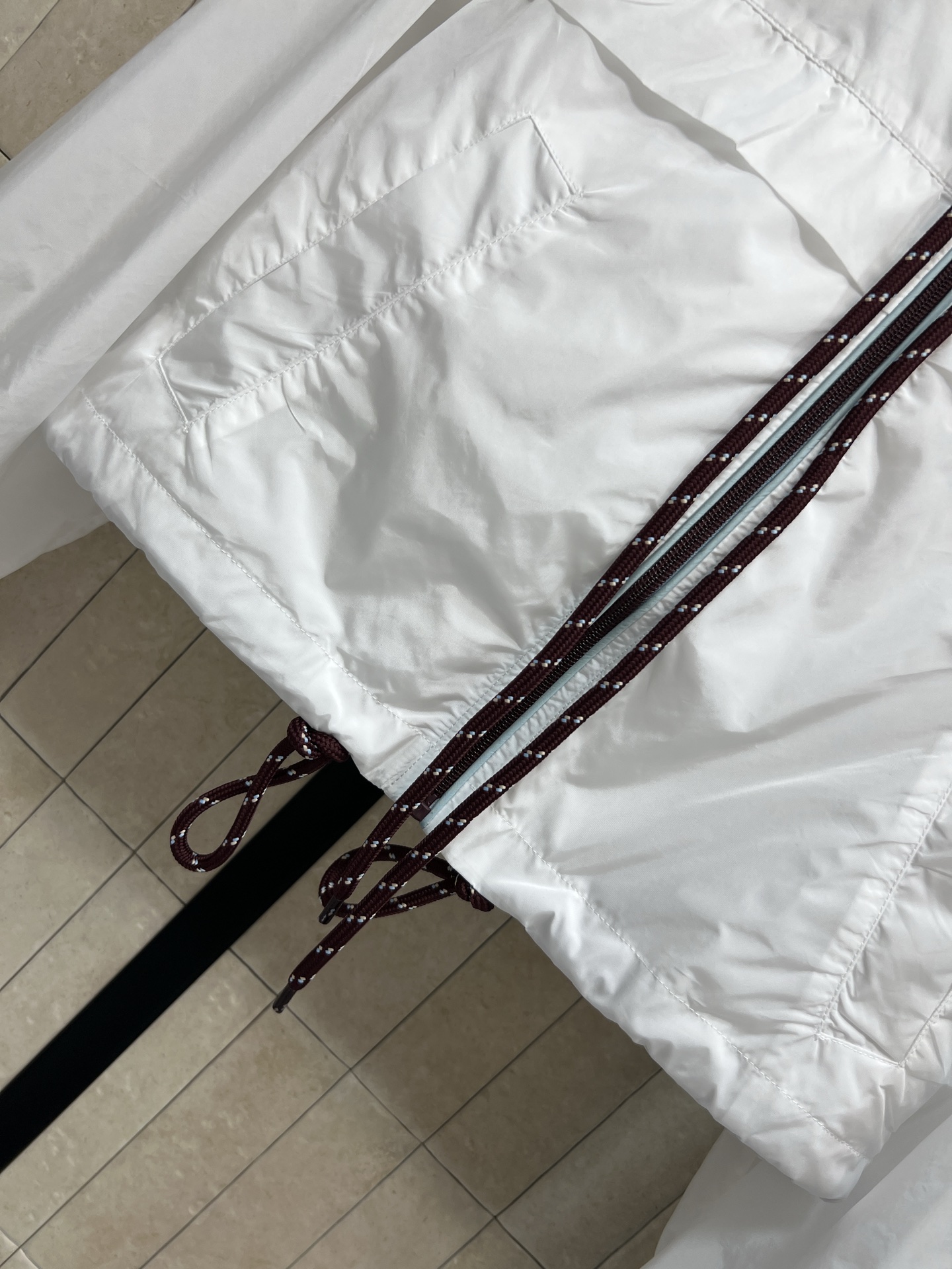 PD家 26夏季新款 抽绳防晒外套 轻薄透气又防风 撞色抽绳+三角标 细节拉满 休闲实用 短款剪裁利落 