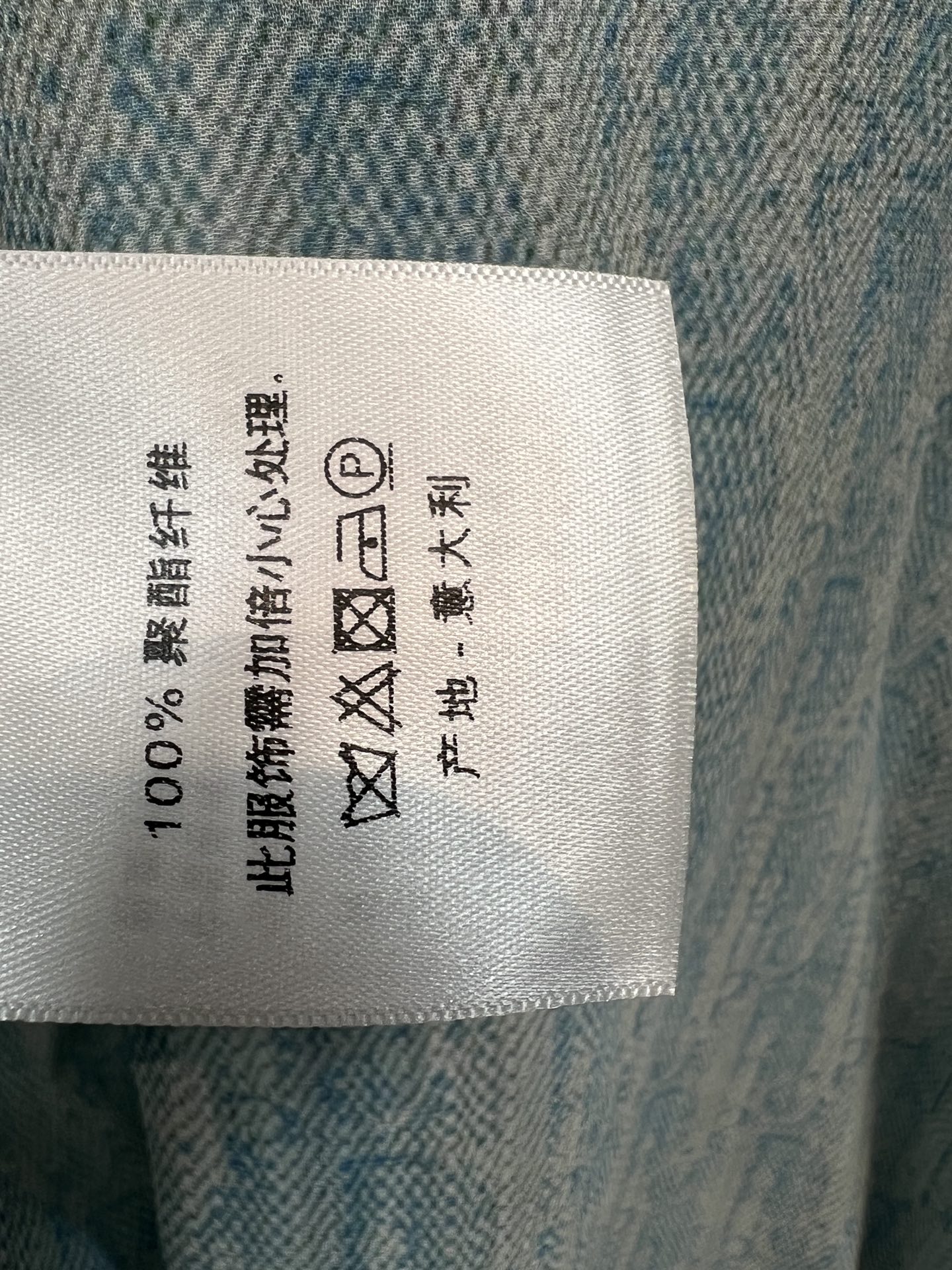D家 26夏季新款 老花衬衫套装 翻领衬衫+高腰半裙 面料轻盈舒适 微微透的质感带着朦胧氛围感 单穿也很