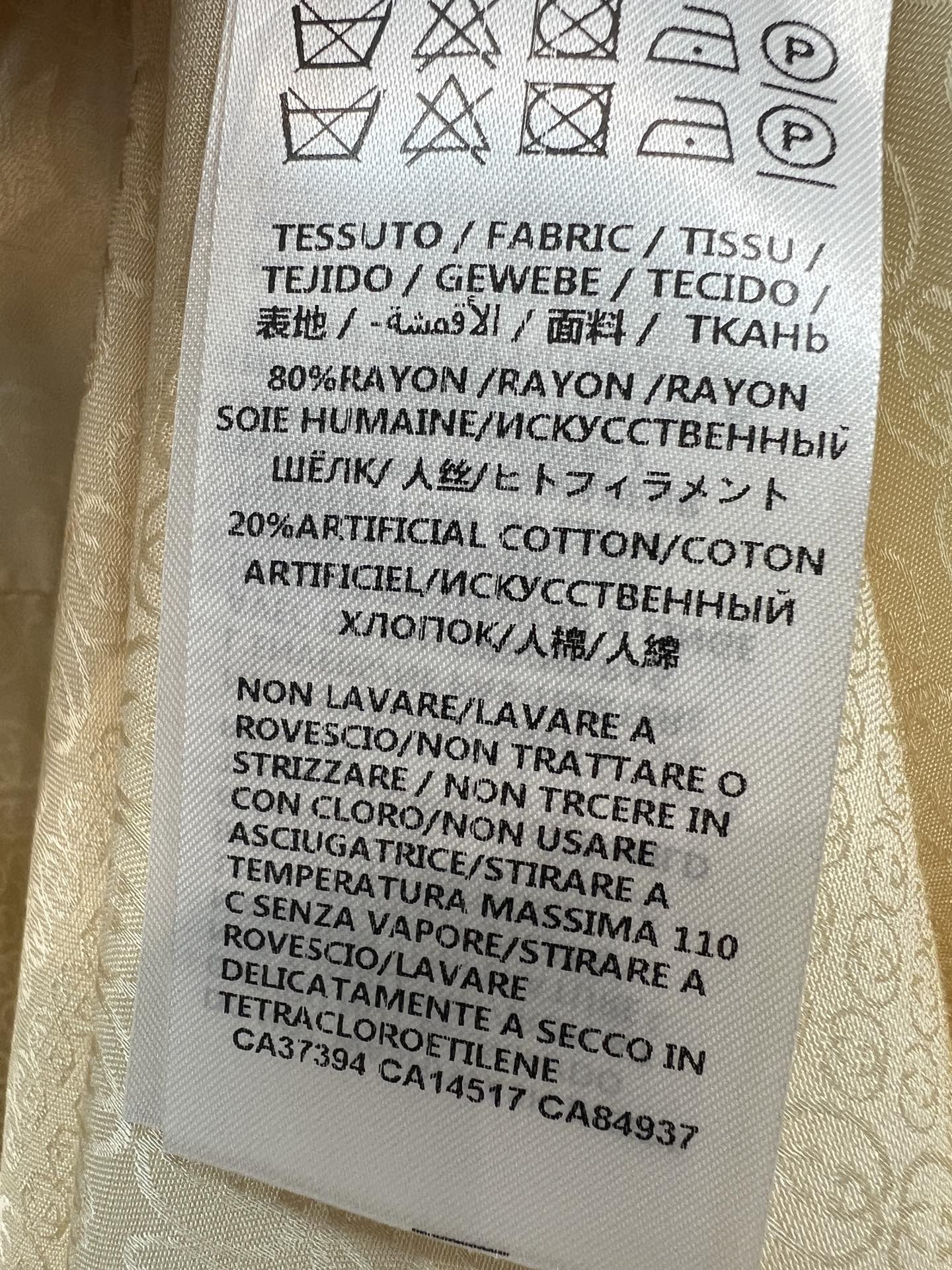 G家 26夏季新款 GG提花衬衫连衣裙 自带柔光缎面质感 暗纹提花低调显贵 翻领利落短袖 单排扣开襟 穿