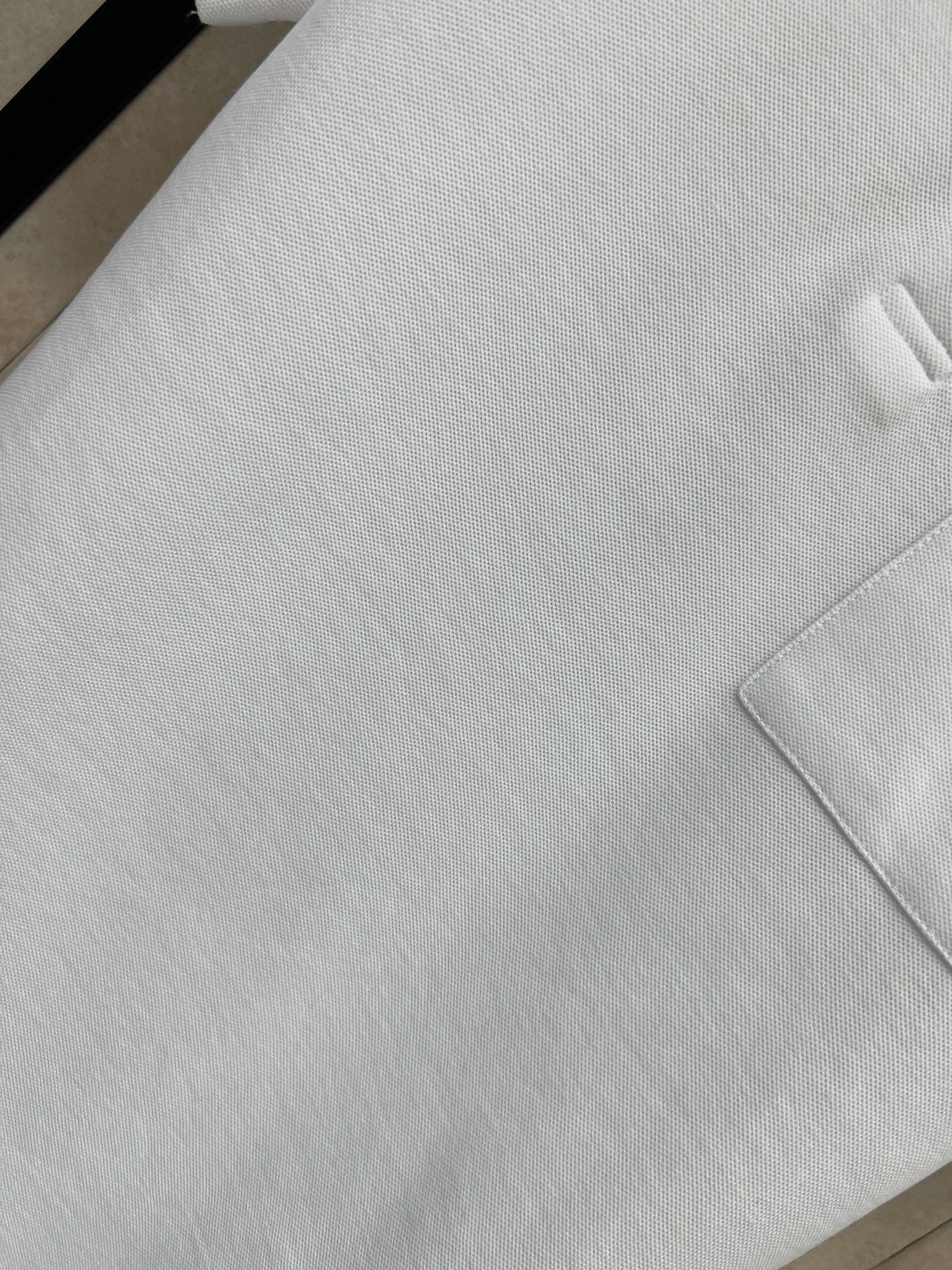 D家 26夏季新款 白色刺绣Polo衫 高品质棉质面料 柔软透气 经典Polo领+黑色花边刺绣 胸前lo
