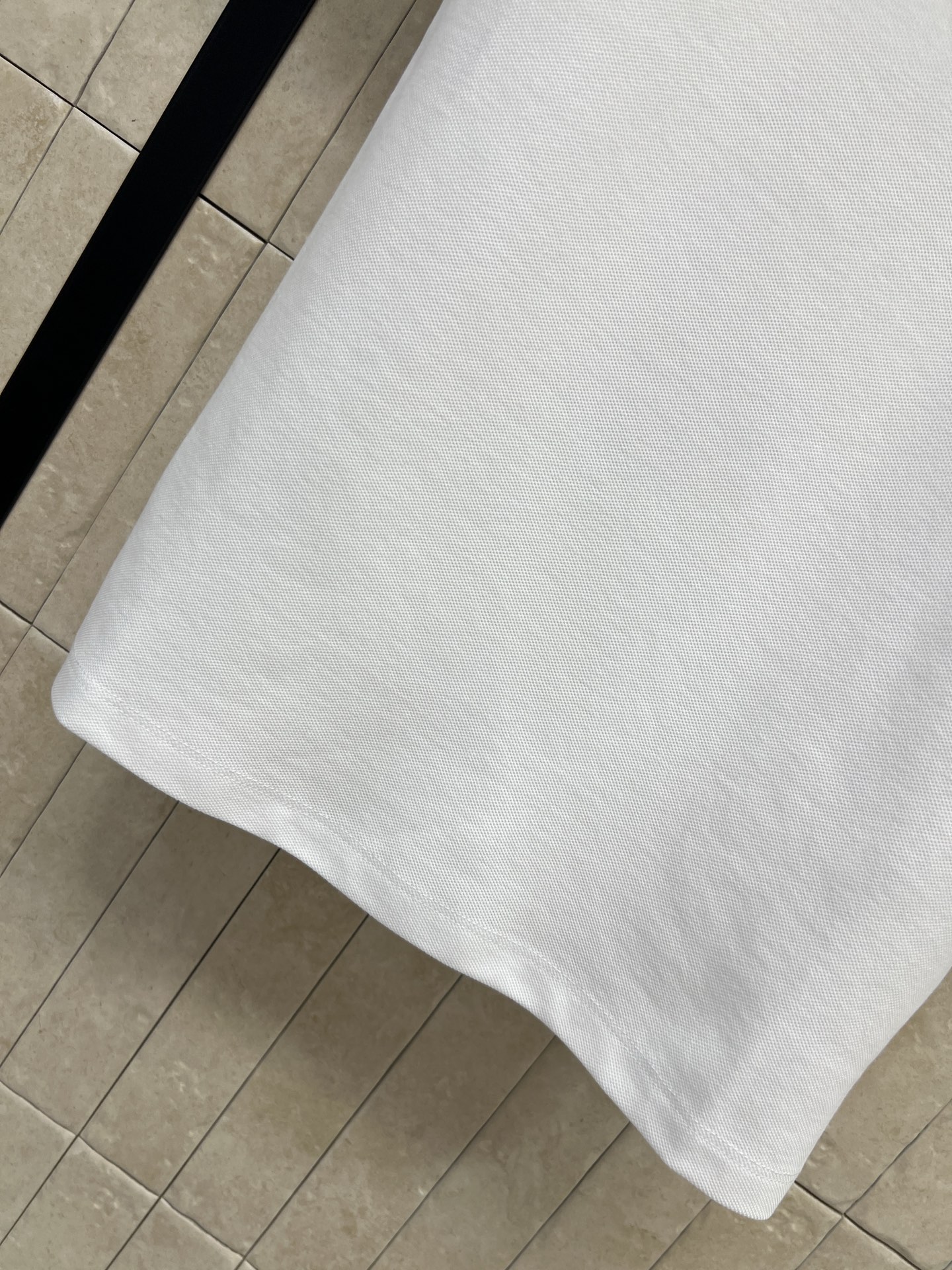 D家 26夏季新款 白色刺绣Polo衫 高品质棉质面料 柔软透气 经典Polo领+黑色花边刺绣 胸前lo