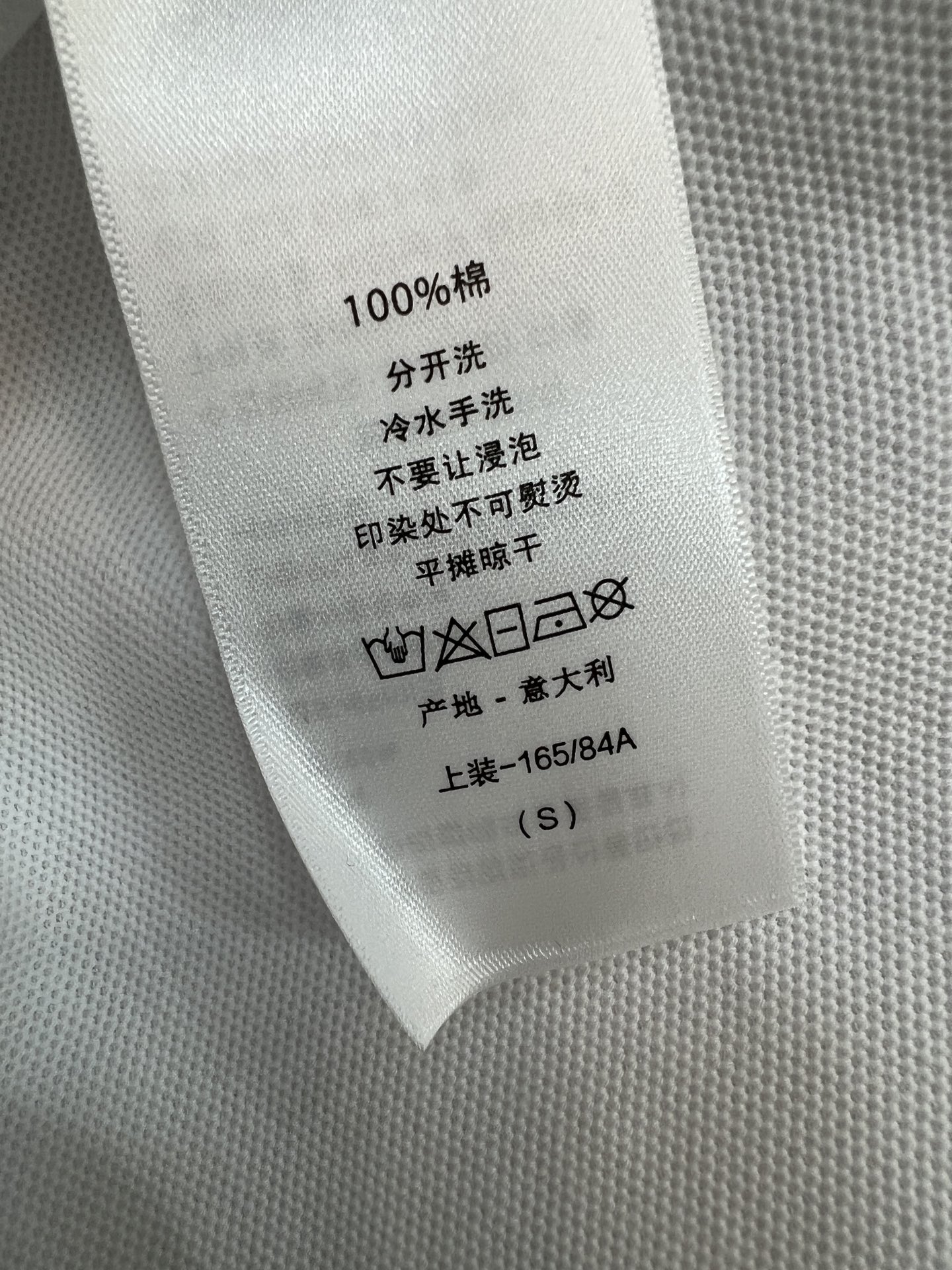 D家 26夏季新款 白色刺绣Polo衫 高品质棉质面料 柔软透气 经典Polo领+黑色花边刺绣 胸前lo
