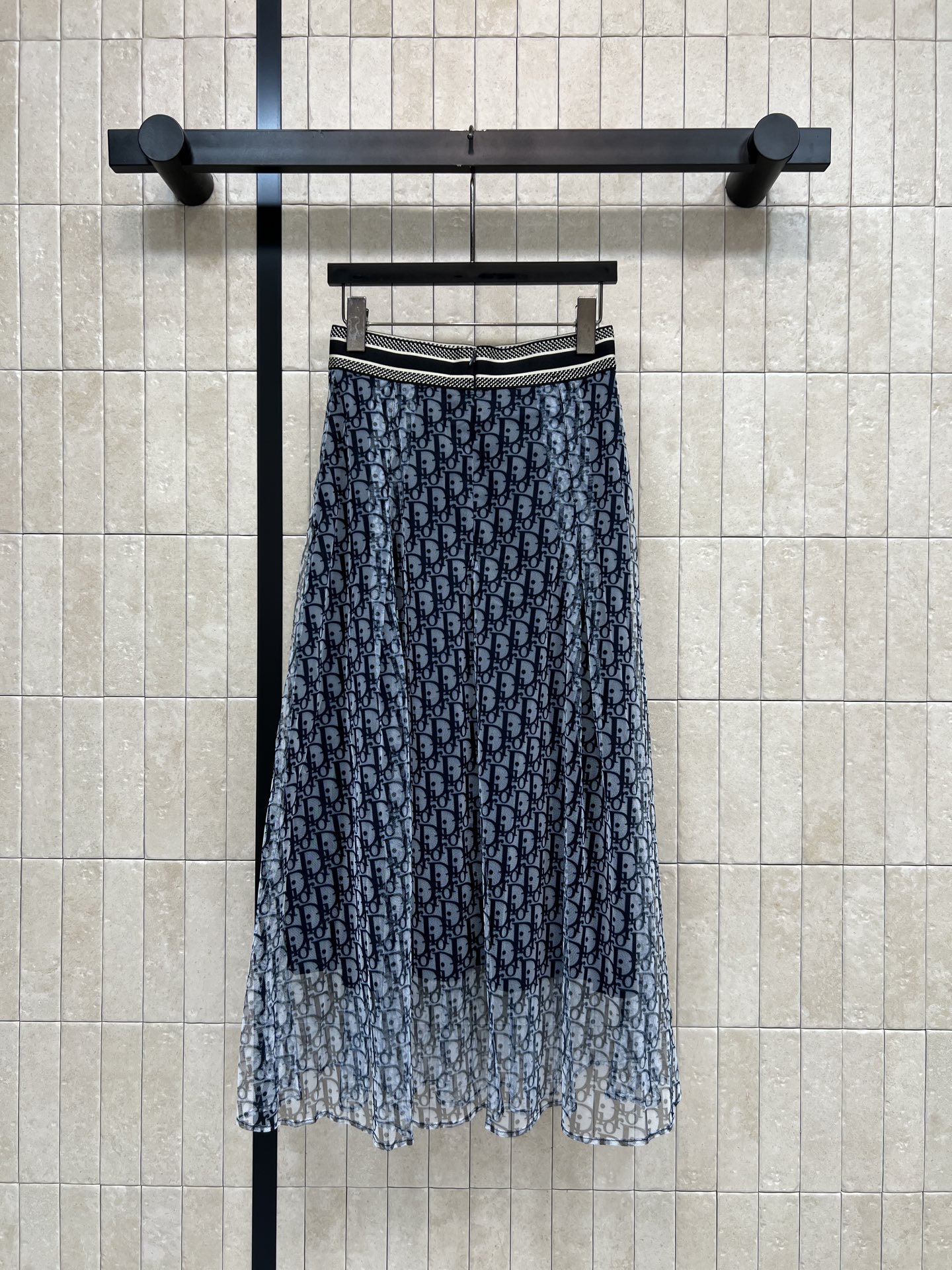 D家 26夏季新款 老花网纱百褶半裙 品牌织带腰头辨识度拉满，松紧腰不挑腰围穿脱自在 双层网纱百褶工艺 